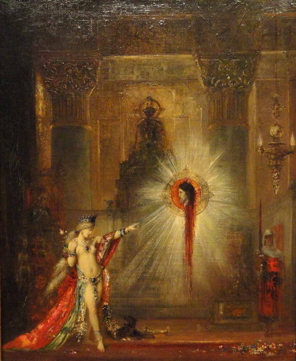 Ilustracja przedstawia obraz Gustawa Moreau pt. „Zjawa (Taniec Salome)”. W pomieszczeniu świętym znajduje się z lewej strony naga postać kobiety w długich włosach z koroną na głowie oraz czerwoną narzutą, zapiętą w pasie. Kobieta unosi swoją lewą dłoń do góry i wskazuje na unoszącą się w powietrzu twarz Jezusa, widzianą z półprofilu w złotej ramce na czerwonym tle. Z tej ramki odchodzą białe promienie. Z szyi Jezusa wypływa krew.