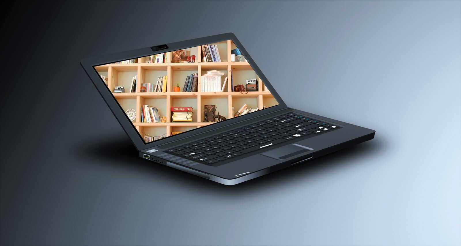 Ilustracja przedstawia czarnego, otwartego laptopa na szarym tle. Na ekranie widnieje regał z książkami.