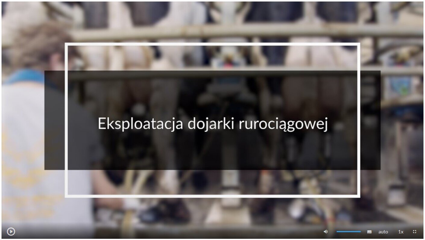 Grafika przedstawia widok okna odtwarzacza filmu. Na ekranie znajduje się plansza tytułowa z napisem: Eksploatacja dojarki rurociągowej. Poniżej widoczny jest panel z ikonami.