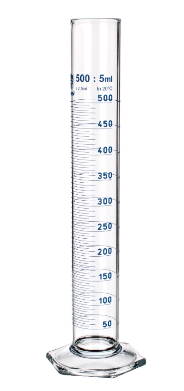 Ilustracja przedstawia szklaną, wysoką tubę. W dolnej części widoczna podstawka. Wzdłuż tuby znajduje się miarka. Ten cylinder ma miarkę do 500 ml.