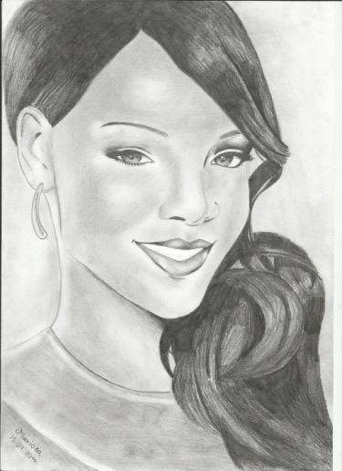 Rysunek ołówkiem uśmiechniętej kobiety o ciemniejszym kolorze skóry. Ma długie ciemne włosy spięte z prawej strony w węzeł. Ma białe zęby, mały, szeroki nos, wyraźnie zarysowane kości policzkowe. Jej oczy są małe, podkreślone ciemną kreską. Nad nimi znajdują się lekko łukowate cienkie brwi. Widoczne jest jej prawe ucho, w którym znajduje się podłużny kolczyk. Widoczny jest tylko fragment ubrania z prostym dekoltem przy szyi.