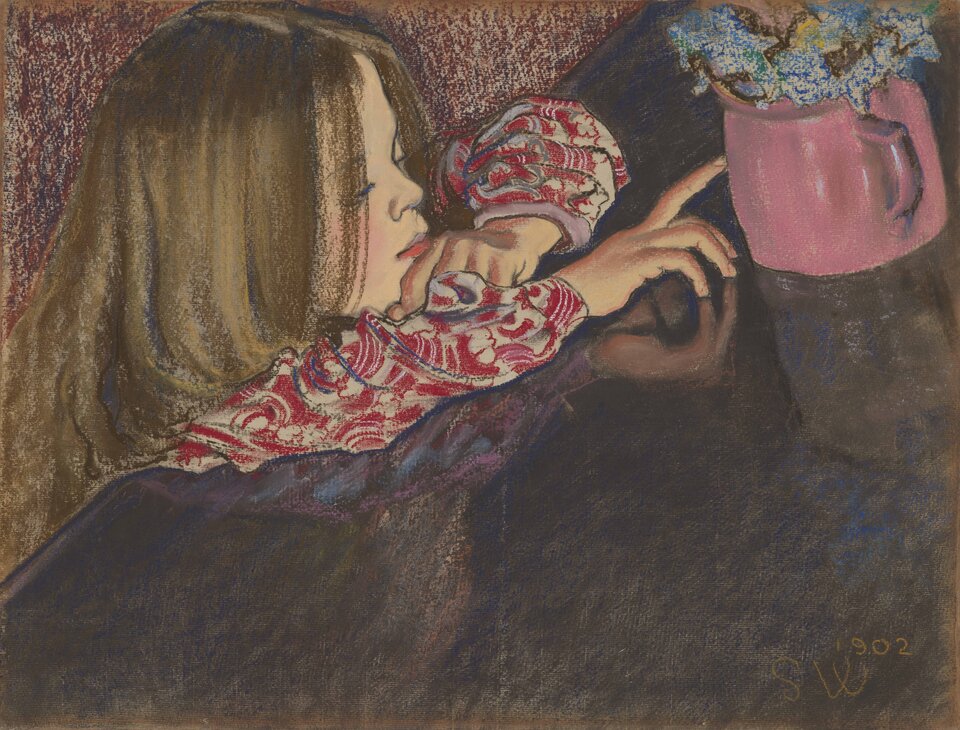 Ilustracja przedstawia portret Helenki autorstwa Wyspiańskiego. Helenka siedzi przy parapecie lub stole i wpatruje się w kwiaty umieszczone w różowym pojemniku. Helenka ma ciemne włosy oraz ma czerwoną sukienkę.