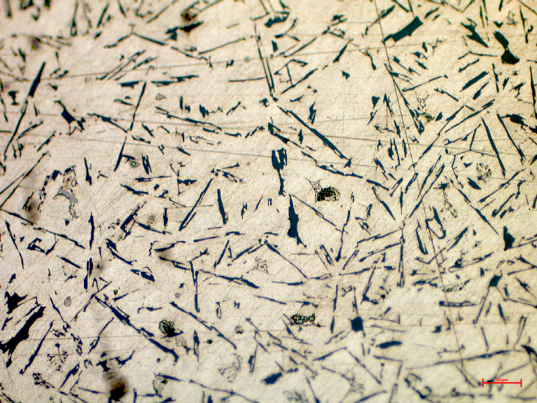 Mikrostruktura siluminu niemodyfikowanego AlSi11
Ciemna faza α na tle jasnej eutektyki α+Si. - powiększenie 50x