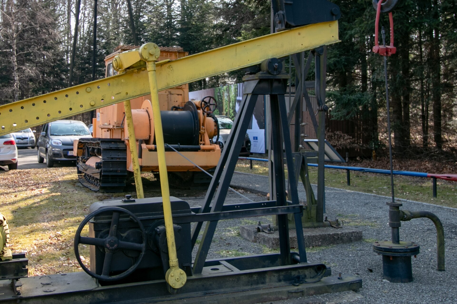 Winda wyciągowa typu Bakiniec 3 z tyłu - bęben z liną.