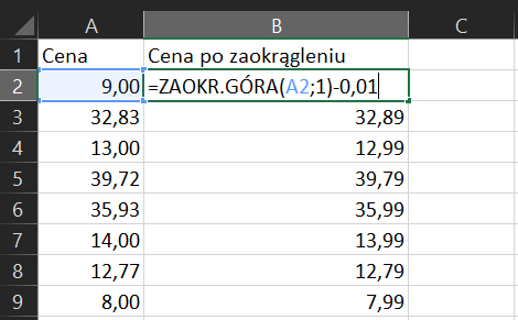 Na zrzucie ekranu widoczny jest fragment arkusza Excel. W kolumnach A, B wprowadzono dane. W ARKUSZU kolejno dodano opisy. W kolumnie A, w komórce A1 wpisano tytuł CENA. W komórkach od A2 do A9 wpisano kolejne kwoty. W kolumnie B, w komórce B1 wpisano tytuł CENA PO ZAOKRĄGLENIU. W komórkach od B3 do B9 wpisano numery. W komórce B2 wpisano formułę, która brzmi następująco: =ZAOKR.GÓRA(A2;1)-0,01