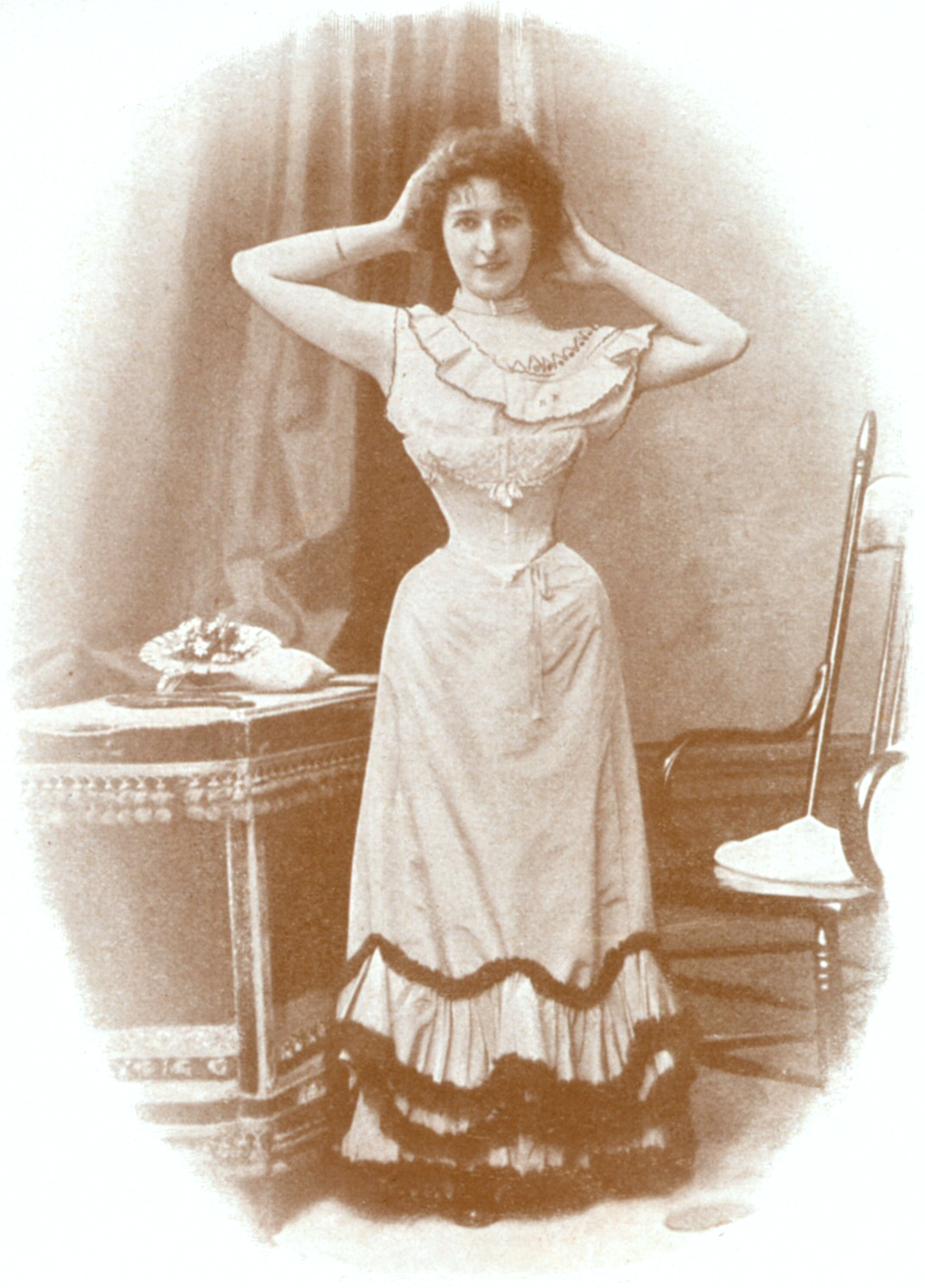 Paryżanka Źródło: Dupont, Paryżanka, 1898, domena publiczna.