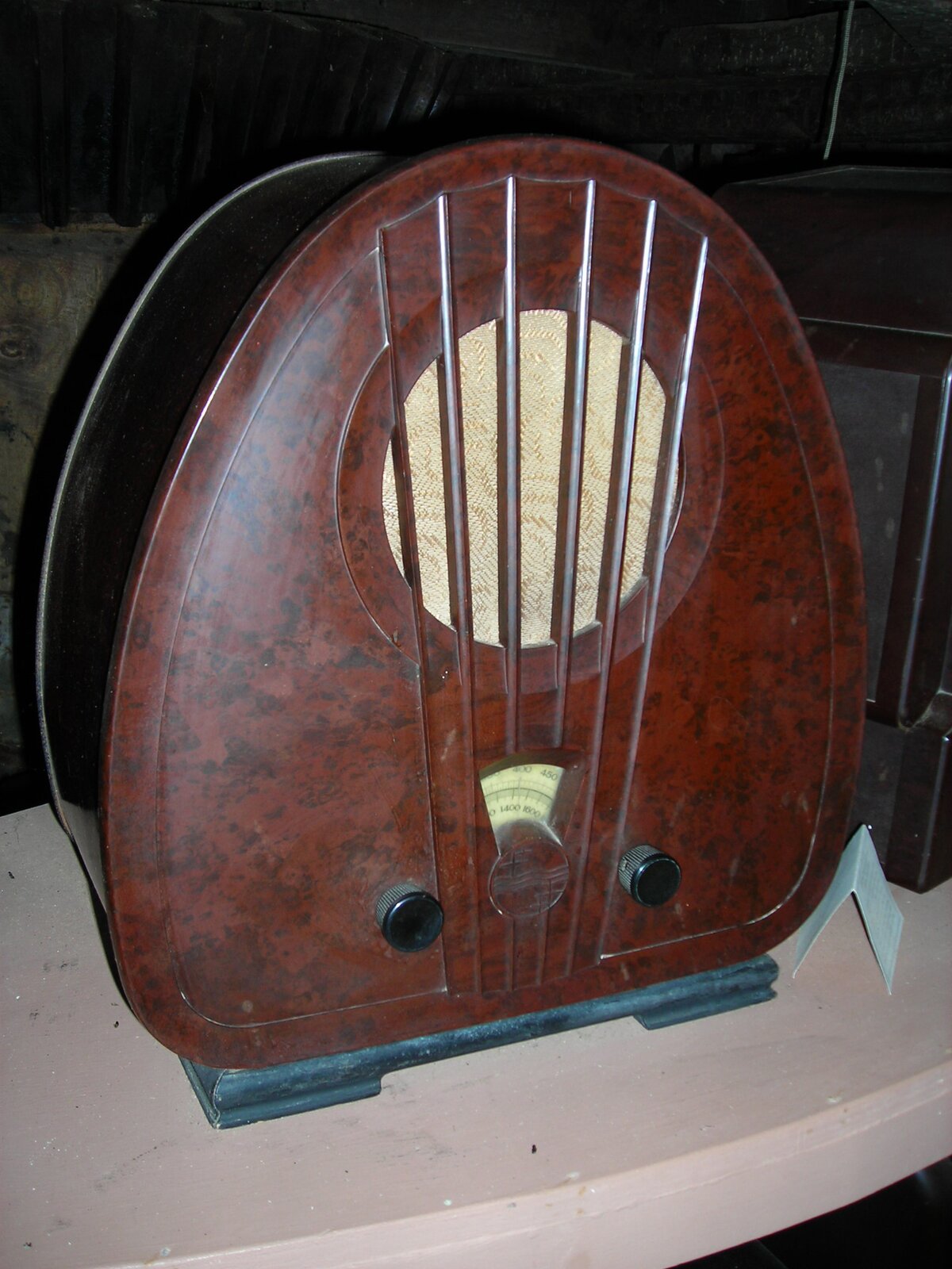 Ilustracja przedstawiająca stare radio