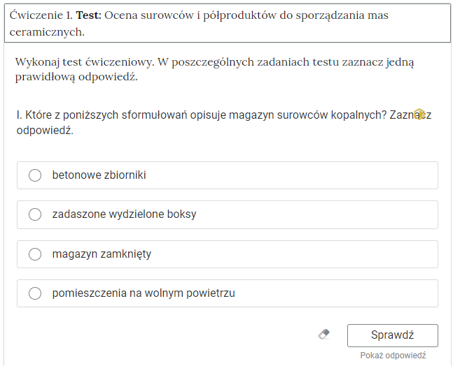 Grafika przedstawia rozwiniętą zakładkę interaktywnych materiałów sprawdzających. Widoczne jest Ćwiczenie 1, Test z Oceny surowców i półproduktów do sporządzania mas ceramicznych. W podglądzie zamieszczono pytanie jednokrotnego wyboru. Ćwiczenie dotyczy wybrania prawidłowej odpowiedzi dotyczącej sformułowania opisującego magazyn surowców kopalnych.  