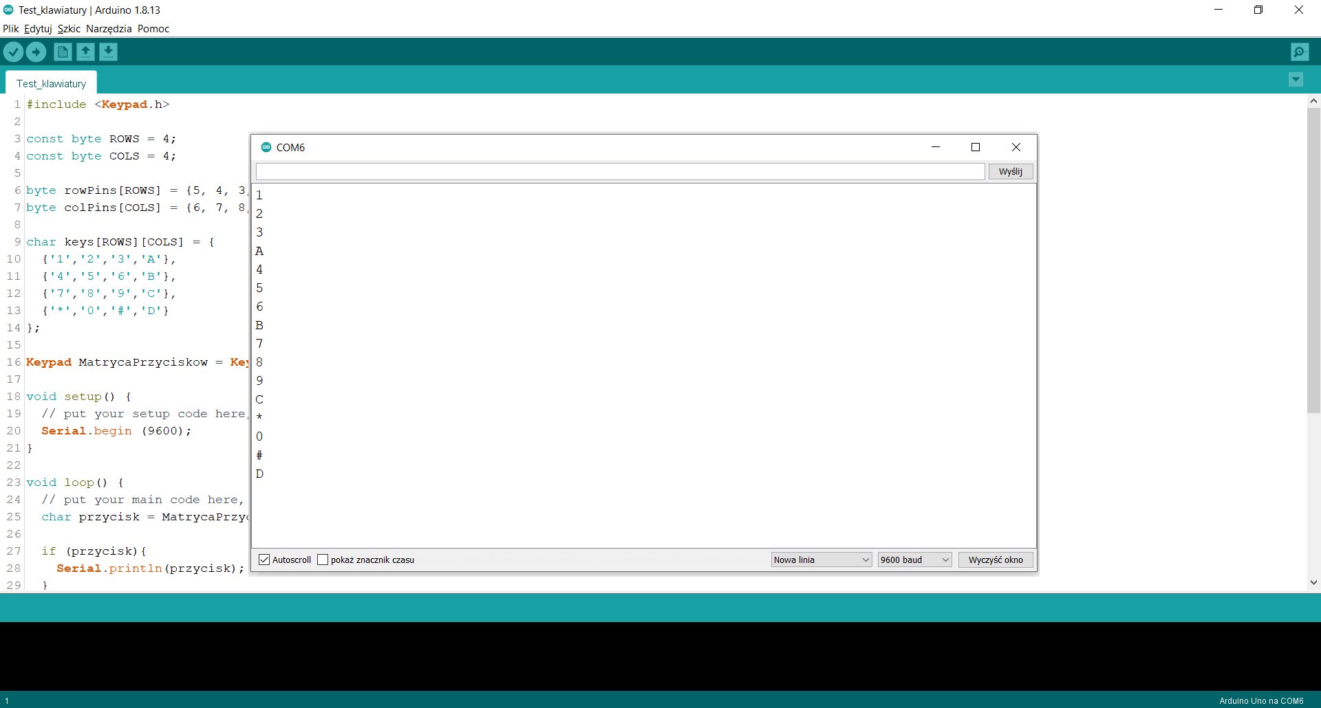 Zdjęcie ekranu przedstawia okno arduino IDE wraz z otwartym na wierzchu oknem COM6, wydrukowane do tego okna konsoli jest kolejno każdy symbol bądż liczba z klawiatury. Są to: 1, 2, 3, A, 4, 5, 6, B, 7, 8, 9, C, *, 0, #, D.