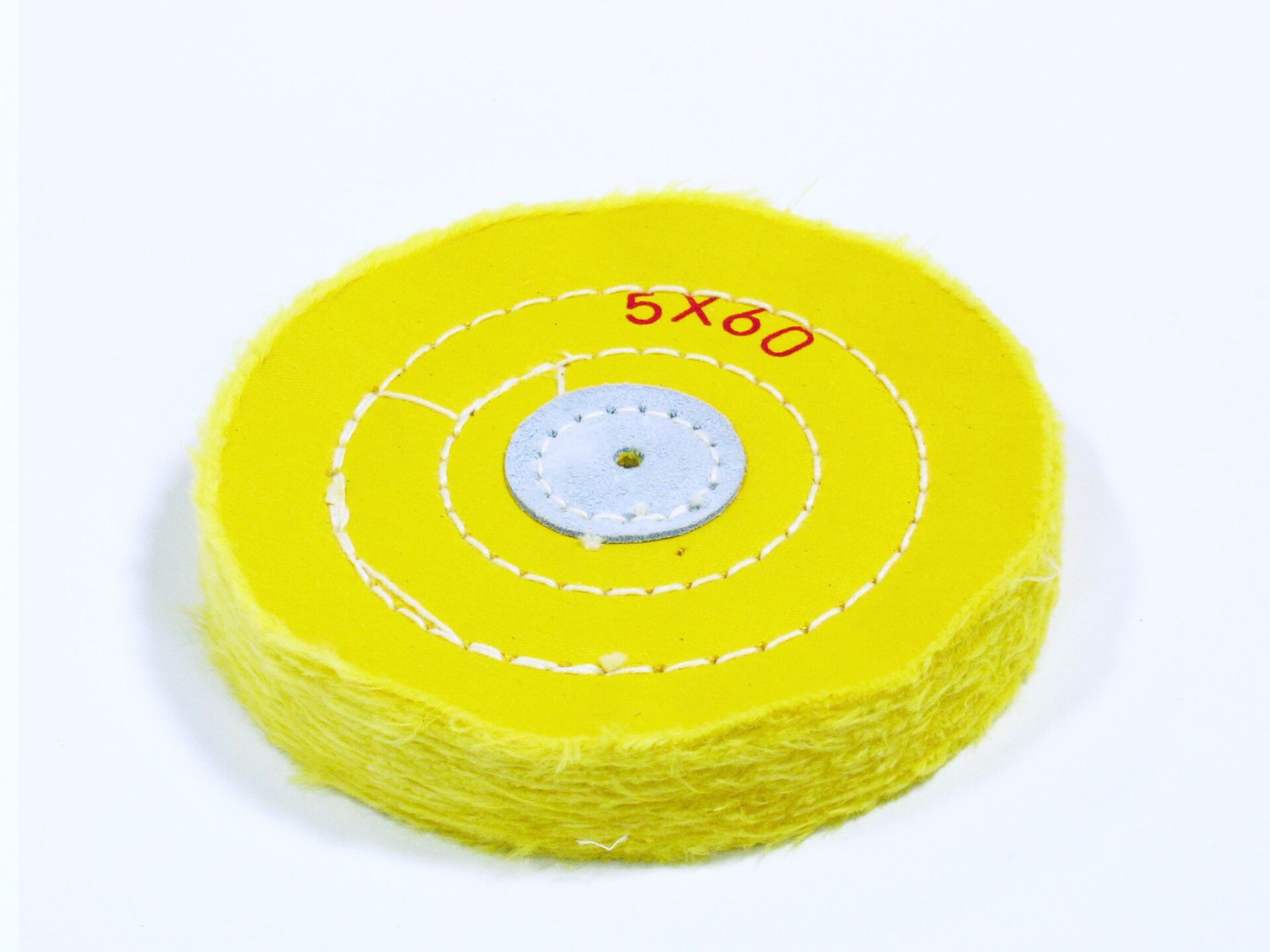 Zdjęcie przedstawia okrągłą tarczę polerską. W jej środku znajduje się okrągły otwór do mocowania. Tarcza składa się z wielu warstw bawełny przeszytej nićmi. Na tarczy znajduje się napis: 5 x 60.