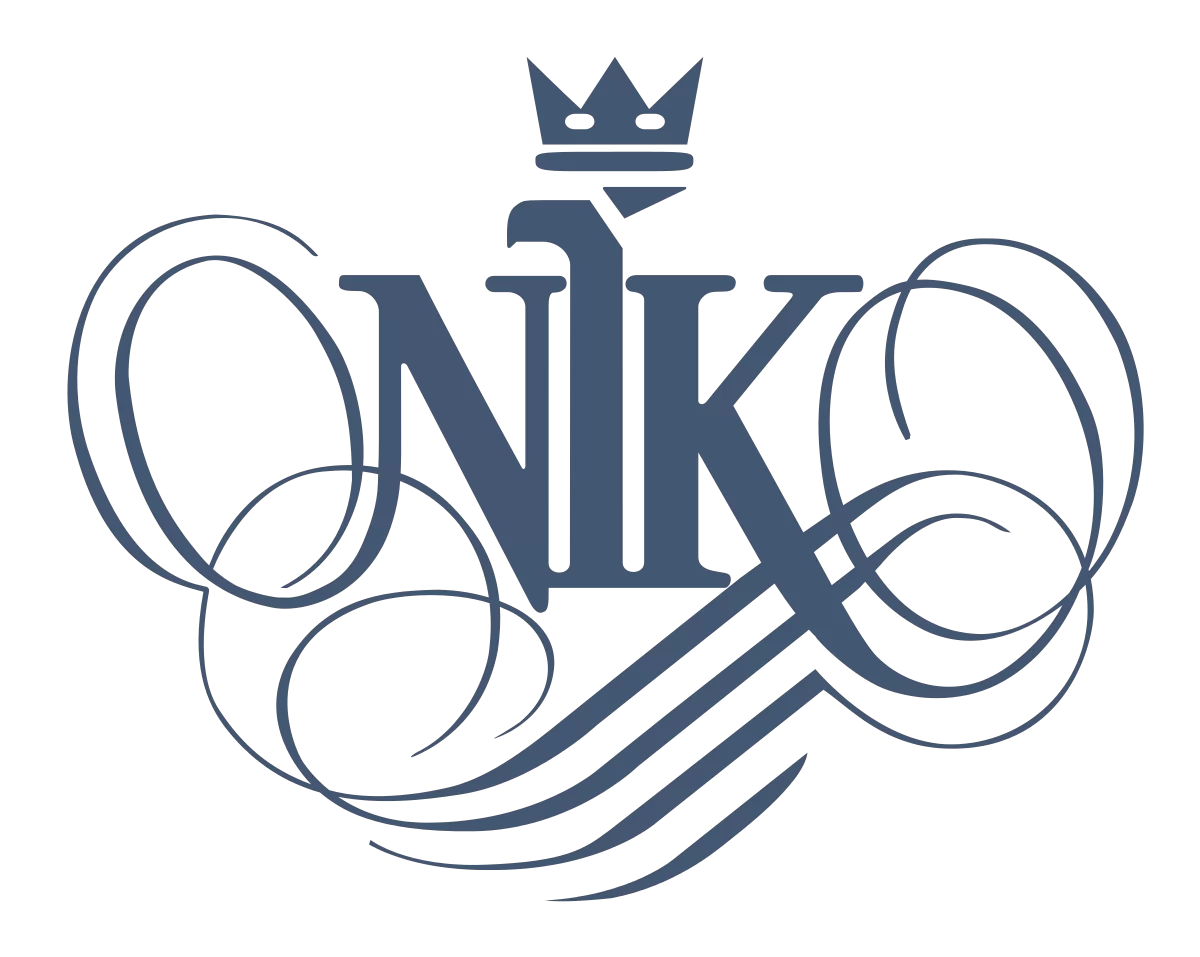 Grafika przedstawia logotyp Najwyższej Izby Kontroli. Litery skrótowca zapisane są z zawijasami, a góra litery i przypomina głowę orła w koronie.