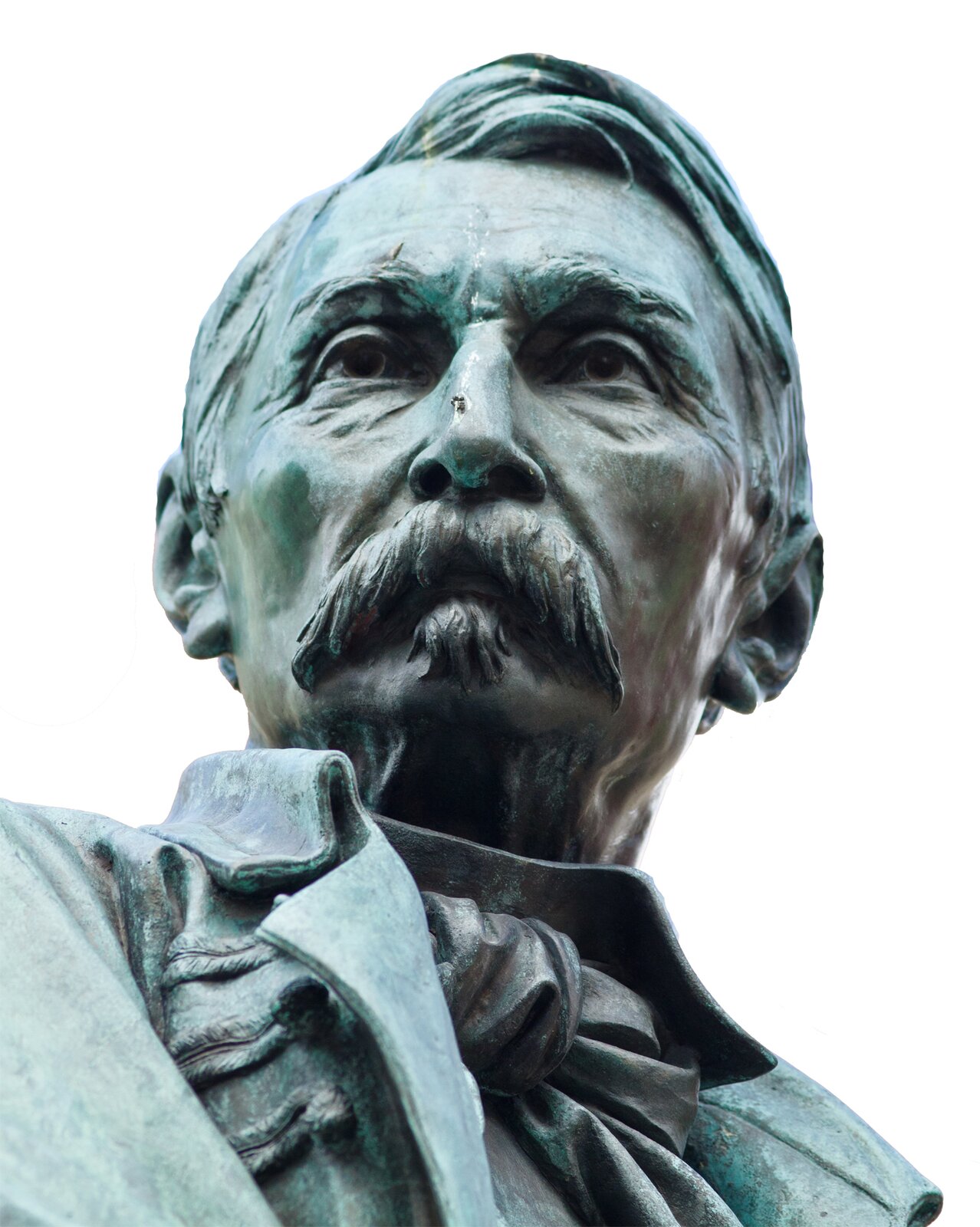 Zdjęcie przedstawia zbliżenie twarzy rzeźby pisarza znajdującej się na pomniku. Ukazuje mężczyznę w podeszłym wieku o zaczesanych na bok włosach i z wąsami. Wokół jego oczu widoczne są zmarszczki.