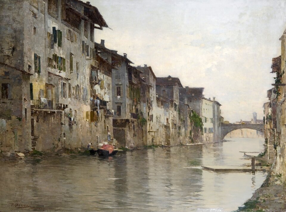 Obraz przedstawia kanał znajdujący się w mieście, między domami i kamienicami. Domy i kamienice są zniszczone, szare. Woda w kanale ciemna, mętna.