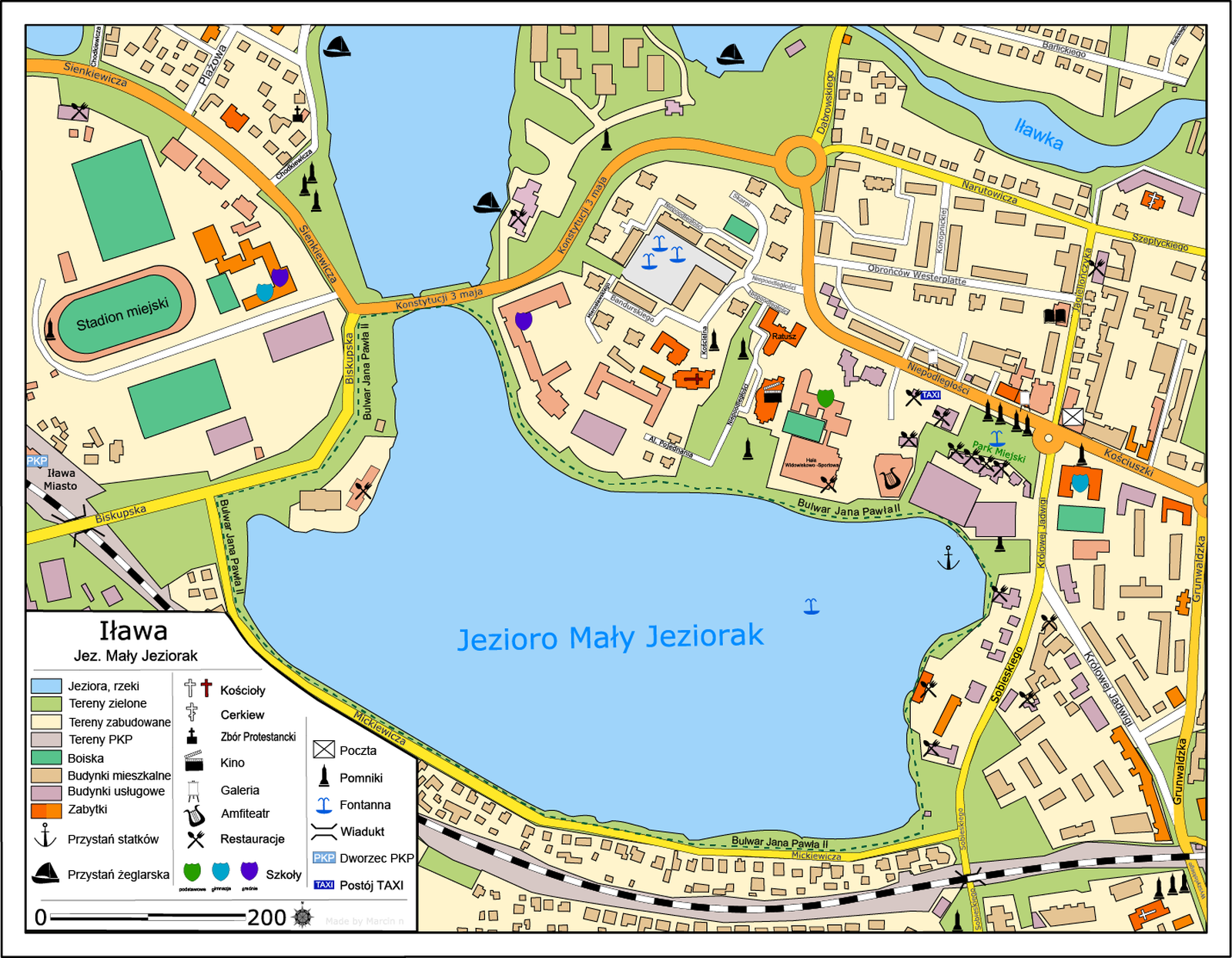 Mapa fragmentu Iławy. W jej centralnej części znajduje się oznaczone kolorem jezioro Mały Jeziorak. Poszczególne elementy na mapie zostały przedstawione za pomocą kolorów i sygnatur, objaśnienia do nich zawarto w legendzie w lewym dolnym rogu. Na górze legendy napis „Iława. Jezioro Mały Jeziorak”. Poniżej w prostokątach oznaczenia użytych kolorów. Kolorem błękitnym oznaczono jeziora i rzeki, zielonym tereny zielone, kremowym tereny zabudowane, jasnobordowym tereny PKP, ciemnozielonym boiska, pomarańczowym budynki mieszkalne, bordowym budynki usługowe, czerwonym zabytki. Symbolem kotwicy oznaczono przystanie statków, symbolem żaglówki przystanie żeglarskie. Krzyżem oznaczono kościoły, krzyżem prawosławnym cerkwie, krzyżem na cokole zbory protestanckie, symbolem klapsa filmowego kina, sztalugą galerie, symbolem liry amfiteatry, sztućcami restauracje, tarczami oznaczono szkoły, symbolem koperty pocztę, figurą na cokole pomniki, pionowym strumieniem wody fontanny, wiadukty oznaczono dwiema równoległymi do siebie liniami zgiętymi do zewnątrz na końcach, błękitną tabliczką z napisem PKP oznaczono dworce PKP, podobną tabliczką z napisem TAXI postoje taksówek. Elementy z legendy rozmieszczone są na mapie, całość przedstawiona jest w uproszczony sposób, dzięki czemu uzyskano wysoką czytelność mapy.