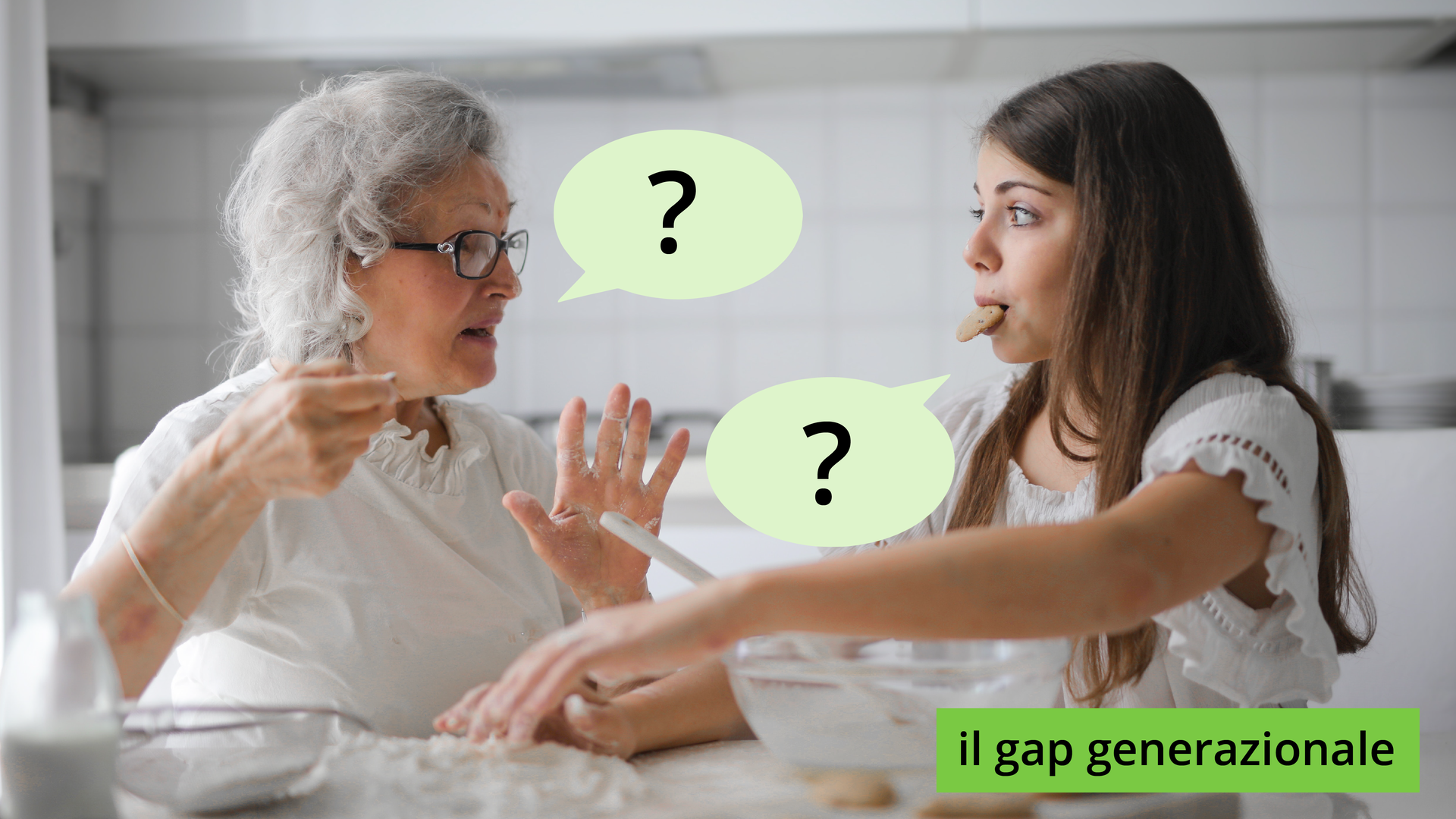 Zdjęcie przedstawia dwie kobiety. Po lewej stronie znajduje się starsza, siwa kobieta w okularach. Po prawej znajduje się młoda dziewczyna z długimi włosami. Kobieta trzyma w ustach ciastko. Kobiety siedzą zwrócone twarzami do siebie, są zdziwione. Obok każdej z nich znajduje się dymek ze znakiem zapytania. Na ilustracji widoczny jest napis: il gap generazionale.