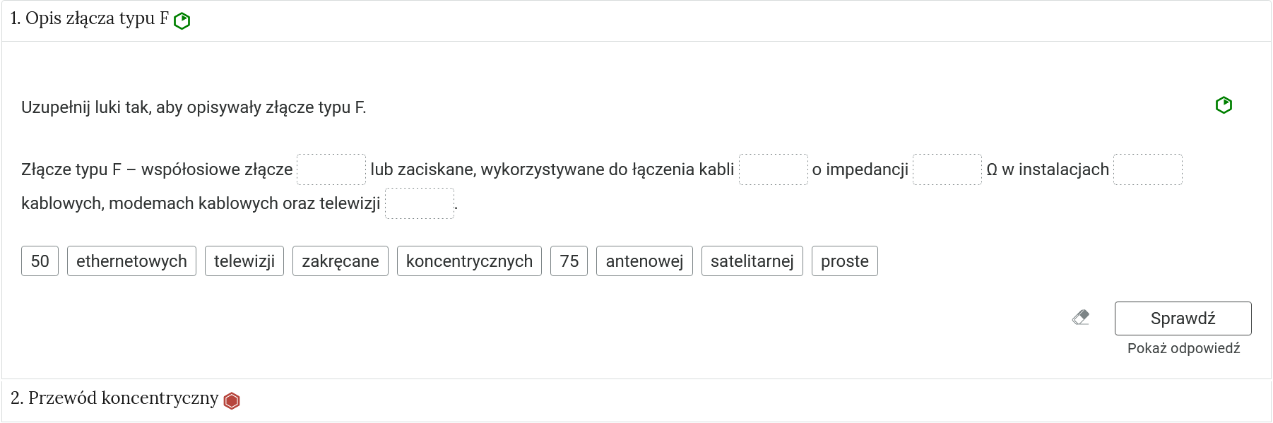 Ilustracja przedstawia przykładowy widok zadania. Pod poleceniem znajduje się tekst z lukami, które należy uzupełnić przeciągając odpowiednie wyrażenia umiejscowione pod tekstem w prostokątnych ramkach. Poniżej widoczne są opcje, za pomocą których uczeń może zobaczyć, czy dokonał właściwego wyboru. Są to opcje: Sprawdź oraz Pokaż odpowiedź.