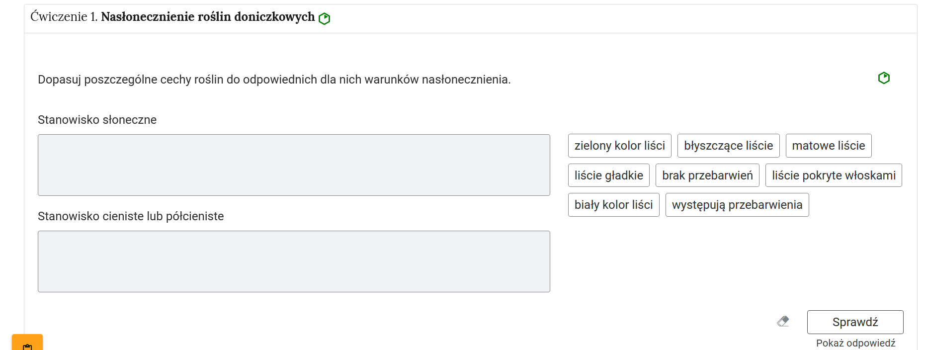 Grafika przedstawia przykładowe ćwiczenie w harmonii. Na grafice znajduje się harmonia składająca się z jednego wiersza. Wewnątrz niego został umieszczony numer ćwiczenia wraz z nazwą działu, którego dotyczy. Z boku dodatkowo znajduje się zielona ikonka w kształcie sześciokąta oznaczająca łatwy poziom trudności. Wiersz z tym ćwiczeniem jest rozwinięty. Pod nim znajduje się szerokie okienko. W nim zawiera się ćwiczenie polegające na dopasowaniu podanych stwierdzeń do odpowiednich grup. Pod zadaniem umieszczony został przycisk w postaci prostokąta z czarnym obramowaniem i białym wypełnieniem. Wewnątrz niego znajduje się napis: Sprawdź. Pod przyciskiem umieszczony został napis: Pokaż odpowiedź. Dodatkowo z boku znajduje się ikonka gumki. Jej wciśnięcie spowoduje wymazanie dotychczasowo zaznaczonych odpowiedzi.