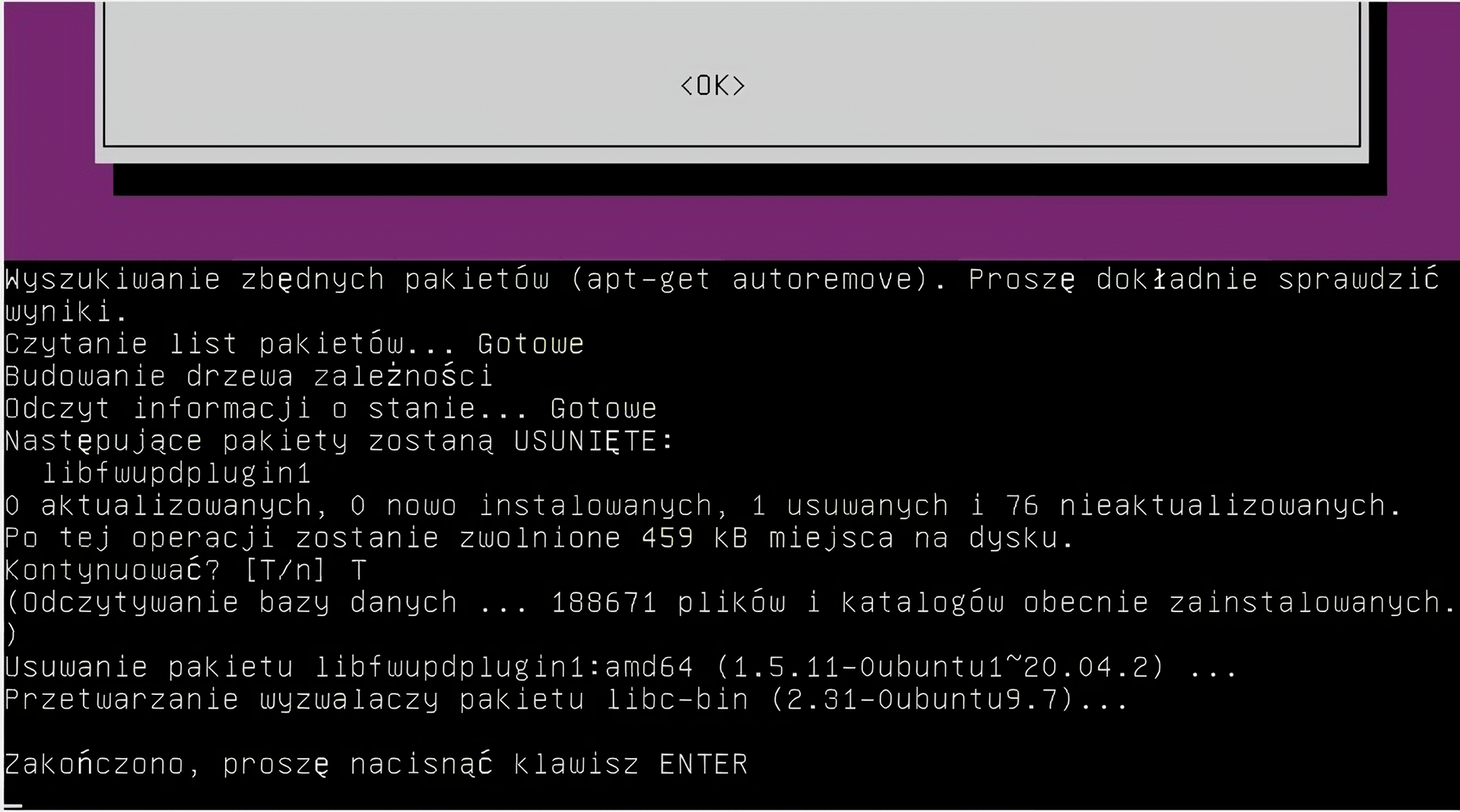 Ilustracja przedstawia fragment okna terminala w systemie Linux Ubuntu. Następuje wyszukiwanie zbędnych pakietów, które zostaną usunięte. Zatwierdzono proces, zakończył się on pomyślnie. Terminal oczekuje na wciśnięcie klawisza Enter.