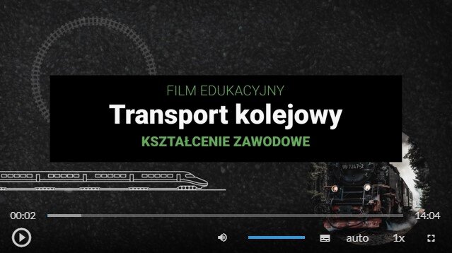 Zrzut ekranu przedstawia klatkę z filmu edukacyjnego, na której widoczny jest tytuł Transport kolejowy, kształcenie zawodowe. W tle widać pociągi stojące na torowisku. W dolnej części ekranu znajdują się przyciski. Od lewej. Przycisk odtwórz, wstrzymaj. Następnie przycisk włączania i wyłączania dźwięku, pasek głośności, ścieżka alternatywna z audiodeskrypcją, napisy, jakość odtwarzania, prędkość odtwarzania, tryb pełnoekranowy.