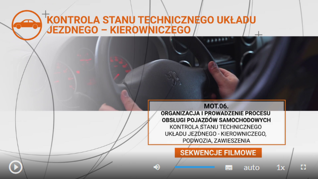 Zdjęcie przedstawia wygląd ekranu odtwarzania filmu. Film ma tytuł: Kontrola stanu technicznego układu jezdnego - kierowniczego. MOT.06. Organizacja i prowadzenie procesu obsługi pojazdów samochodowych. Kontrola stanu technicznego układu jezdnego - kierowniczego, podwozia, zawieszenia. Sekwencje filmowe. W dolnej części wyglądu ekranu znajdują się ikony z różnymi opcjami. W dolnym lewym rogu widać ikonę trójkąta w kółku. Jest to ikona włączania odtwarzania filmu. Kolejna ikona znajduje się dopiero w połowie ekranu dolnego paska. Jest to ikona megafonu. Obok niej widać niebieski pasek, który oznacza poziom głośności. Obok znajduje się ikona człowieka, od którego głowy odchodzą dwie fale. Umożliwia ona włączanie alternatywnej ścieżki dźwiękowej. Dalej znajduje się mały biały prostokąt z czarnymi paskami w jego dolnej części. Pozwala ona na włączenie napisów. Kolejna ikona to napis auto, która umożliwia wybranie jakości filmu. Obok niej widać ikonę jedynki z iksem. Po kliknięciu na nią można wybrać szybkość odtwarzania filmu. Ostatnia ikona to kreski tworzące kwadrat. Kreski te tworzą jedynie krawędzie kwadratu. Jest to opcja włączania trybu pełnoekranowego.