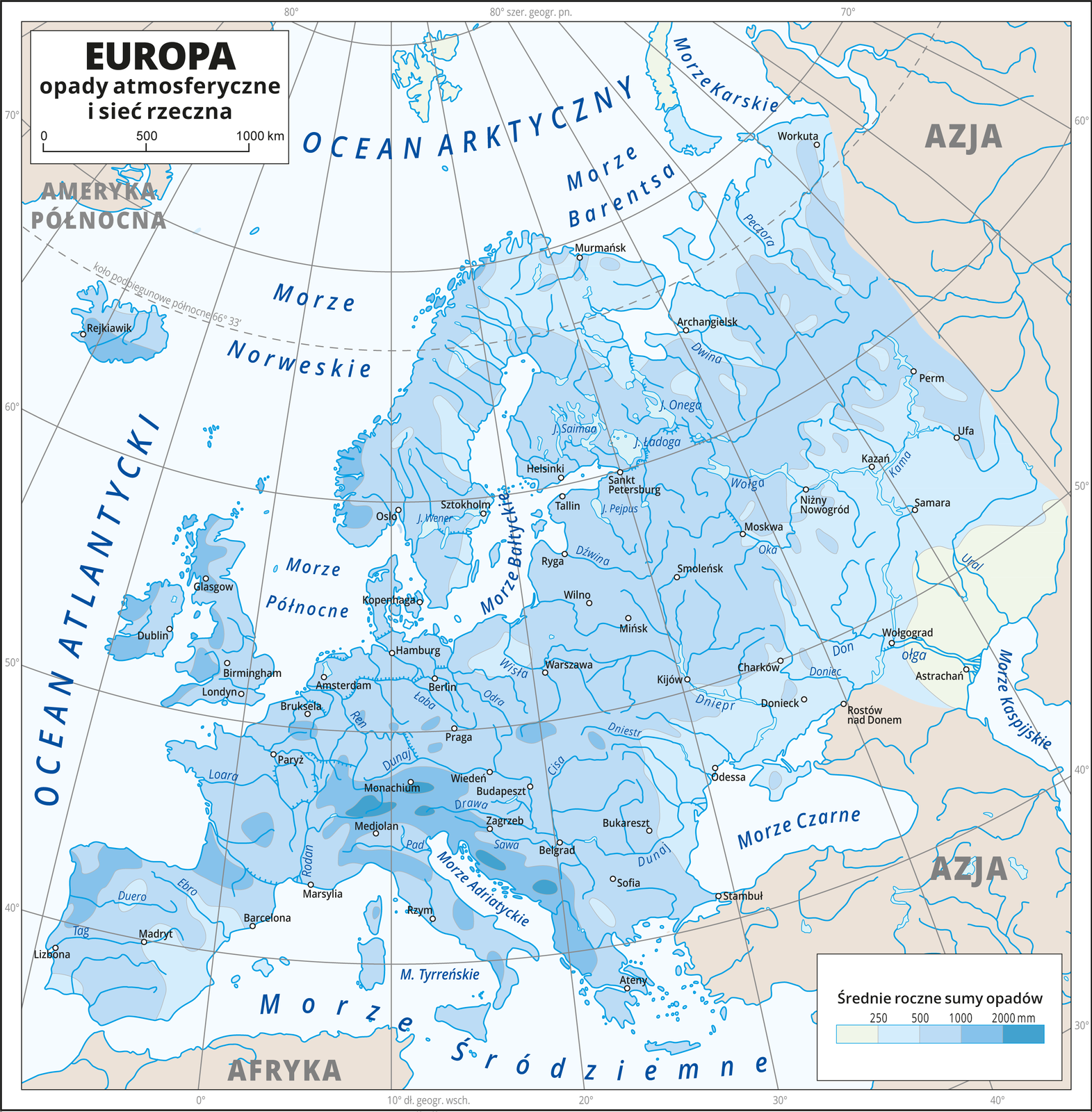Ilustracja przedstawia mapę Europy. Na mapie przedstawiono i opisano sieć rzeczną. Nasyceniem odcieni koloru niebieskiego przedstawiono średnie roczne sumy opadów. Kolor najciemniejszy (2000 milimetrów) nad Morze Adriatyckim i Oceanem Atlantyckim. Kolor najjaśniejszy (poniżej 250 milimetrów) w kierunku południowo-wschodnim. Kropkami zaznaczono miasta główne miasta. Mapa zawiera siatkę kartograficzną, dookoła mapy w białej ramce opisano współrzędne geograficzne co dziesięć stopni.