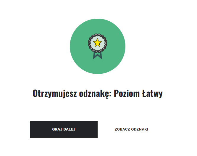 Przykładowa odznaka w grze. U góry grafika odznaki z komunikatem "otrzymujesz odznakę: poziom łatwy". Poniżej dwa przyciski "graj dalej" oraz "zobacz odznaki".