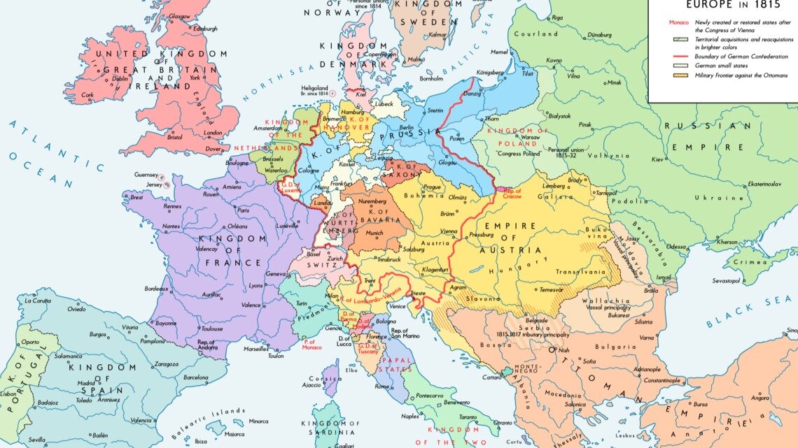 Mapa Europy przedstawiająca sytuację polityczną w 1815 roku, po Kongresie Wiedeńskim. Kontury poszczególnych europejskich państw wypełnione kontrastującymi barwami. Grubą czerwoną linią zaznaczono granice Związku Niemieckiego, białą barwą  wyróżniono kraje niemieckie. Państwa odrestaurowane lub nowo utworzone podpisane na czerwono, nazwy wód oblewających Europę - na niebiesko. Reszta napisów w kolorze czarnym.  W prawym górnym rogu legenda mapy, objaśniająca najważniejsze oznaczenia.