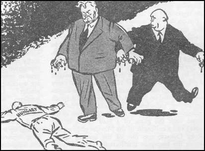 Ilustracja przedstawia dwóch mężczyzn z nadwagą w garniturach. Mężczyzna po lewej ma siwe włosy oraz gęstą brodę z wąsami. Mężczyzna po prawej jest łysy. Z ich rąk kapie krew. Stoją nad leżącym na ziemi mężczyzną. Mężczyzna na ziemi ma prosty strój z napisem Węgry na plecach.