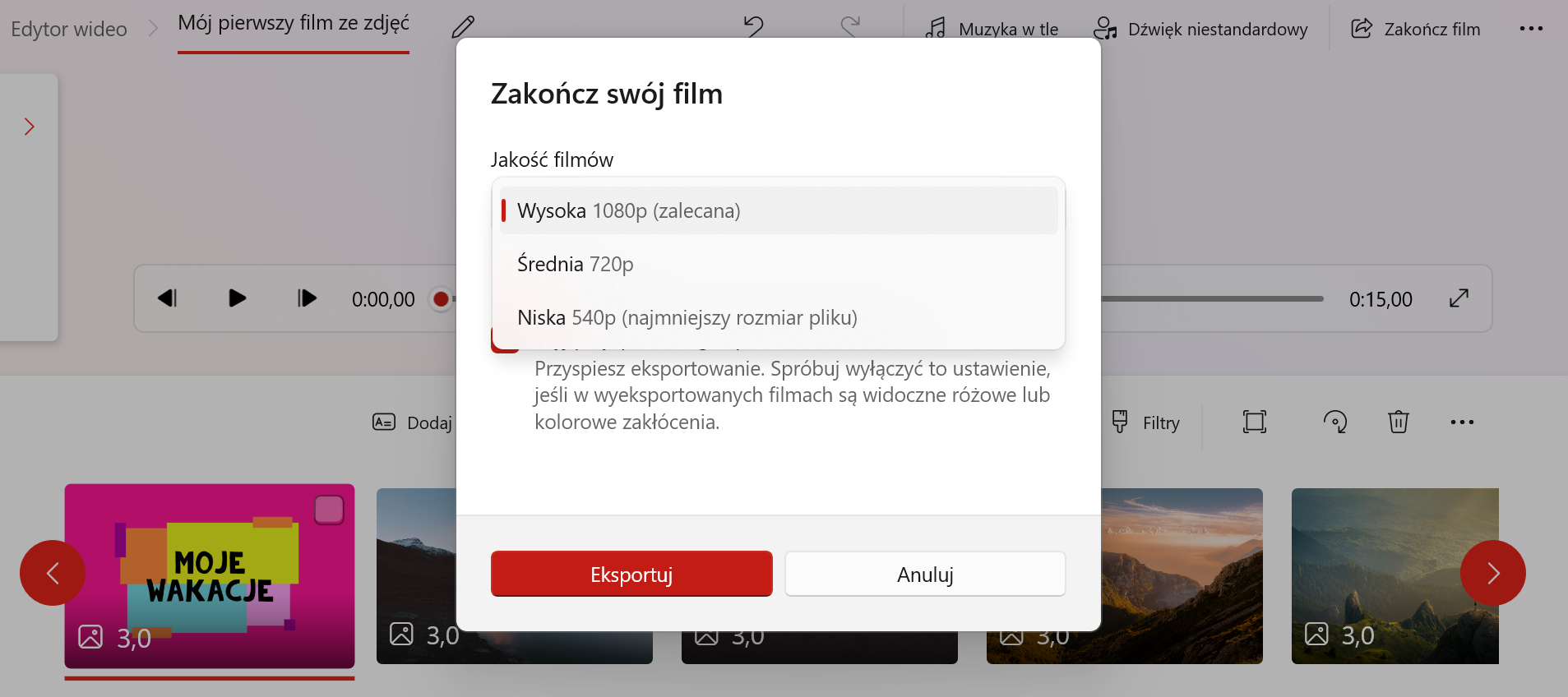 Na zrzucie ekranu przedstawiono zapis filmu w aplikacji Edytor Wideo. W tle widać wyszarzony pulpit aplikacji. W centralnej części zdjęcia znajduje się okno dialogowe. Na górze okna znajduje się napis zakończ swój film. Poniżej napisu umieszczone jest pole napisu zatytułowane jakość filmów. Opcje wyboru: wysoka tysiąc osiemdziesiąt p (zalecana), średnia siedemset dwadzieścia p, niska pięćset czterdzieści p (najmniejszy rozmiar pliku). Na dole okna znajdują się dwa przyciski. Czerwony z napisem: eksportuj. Biały z napisem: anuluj.
