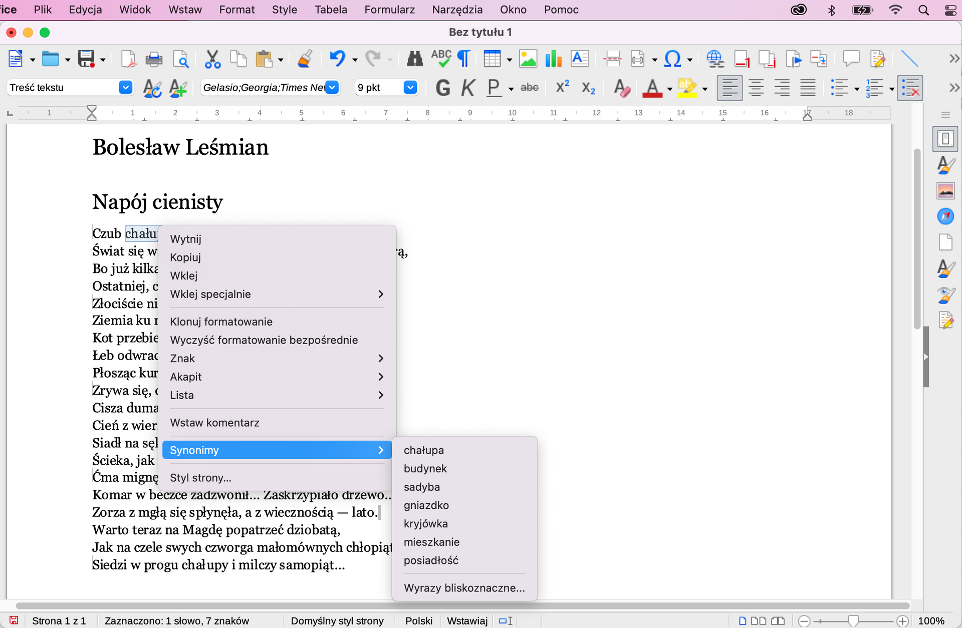 Ilustracja przedstawia program LibreOffice Writer. W programie zapisany jest tekst Bolesława Leśmiana Napój cienisty. W tekście podświetlony na niebiesko jest wyraz: chałupy. Po prawej stronie wyrazu jest rozwinięta lista. Wybrano na niej Synonimy, obok których rozwija się lista z wyrazami: chałupa, budynek, sadyba, gniazdko, kryjówka, mieszkanie, posiadłość. Na końcu listy jest napis: Wyrazy bliskoznaczne.   