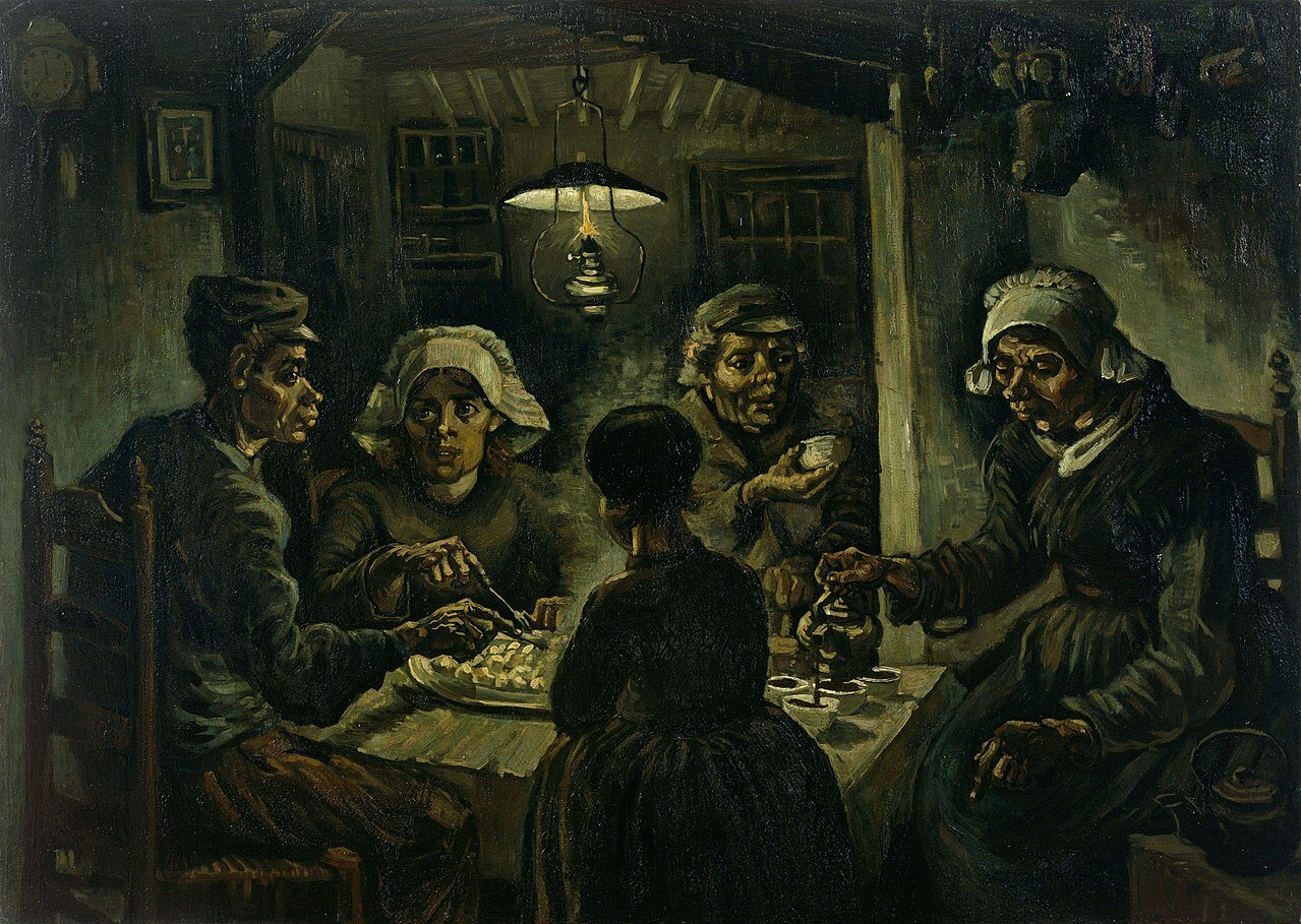 Obraz przedstawia pięć osób jedzących kartofle, siedzących wokół prostego, drewnianego stołu. Na stole znajdują się filiżanki do kawy oraz naczynie z kartoflami. Na niskiej belce stropowej wisi lampa naftowa, będąca jedynym źródłem światła w wieczornym mroku. Wyposażenie ciasnej izby jest skromne: na ścianie z lewej strony znajduje się zegar i mały obrazek przedstawiający krzyż, a na ścianie z prawej strony jest półka z naczyniami kuchennymi. Młodsza kobieta trzyma przed sobą miskę gorących, parujących kartofli. Stara kobieta naprzeciwko niej nalewa kawę do kubków. Na twarzach biesiadników widoczny jest codzienny trud, ale ich oczy wyrażają ufność, harmonię, zadowolenie z życia i miłość, którą widać również w ich gestach. 