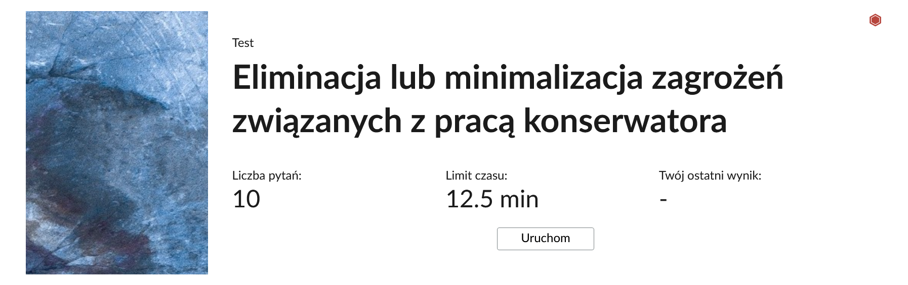 Grafika przedstawia przykładowy wygląd panelu testu. Składa się on z tytułu testu: "Eliminacja lub minimalizacja zagrożeń związanych z pracą konserwatora", informacji o liczbie pytań, czasie, w którym należy rozwiązać test, oraz o ostatnim uzyskanym wyniku. Poniżej widać przycisk "Uruchom".