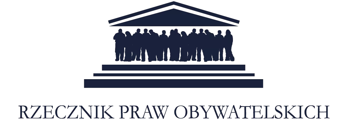 Ilustracja przedstawia uproszczony widok budynku. Podstawa budynku jest w kształcie trzech podłużnych prostokątnych, usytuowanych jeden na drugim, z niewielkimi przerwami schodów. Na podstawie stoją ludzie. Nad nimi dach w kształcie trójkąta. Na dole jest napis Rzecznik Praw Obywatelskich.