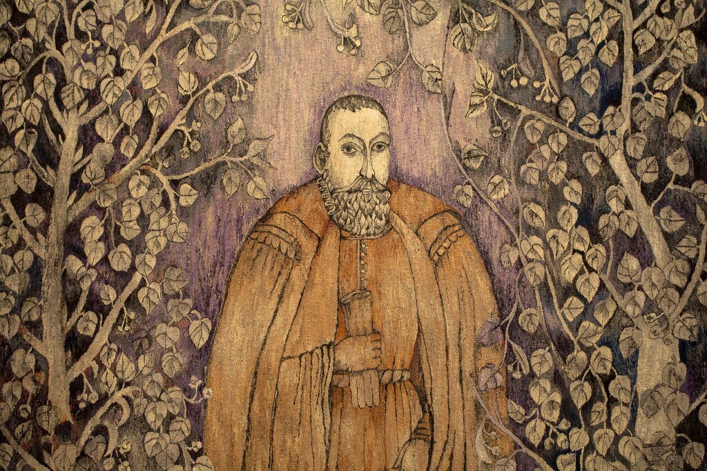 Obraz przedstawia postać brodatego mężczyzny w sile wieku. Poeta ubrany jest w szubę. W prawej ręce trzyma zwój papieru, lewą rękę ma opuszczoną. Mężczyznę otaczają drzewa.