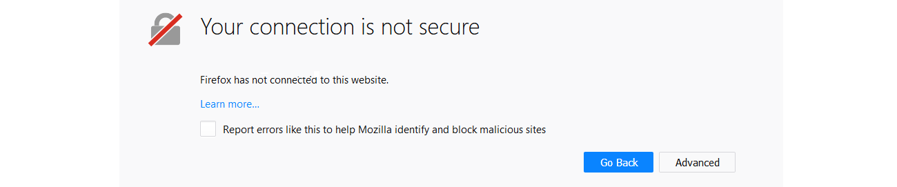 Zrzut z ekranu przedstawia formatkę Firefox z informującą o błędnym certyfikacie lub jego braku. Rysunek przekreślonej kłódki, obok informacja napisana dużymi Your connection is not secure. Poniżej mniejszymi literami zapisany teks: Firefox has not connected to this website. Learn more ... niżej Checkbox Report errors like this to help Mozilla identify and block malicious sites. Na dole dwa przyciski Go Back oraz Advanced.