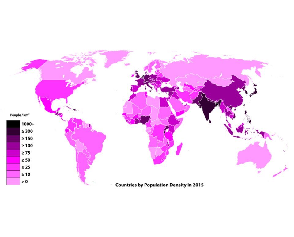 Grafika przedstawia mapę zaludnienia świata. Na mapie ukazane są wszystkie kontynenty, na których wskazano gęstość zaludnienia. Gęstość zaludnienia określona jest w ilości osób na kilometr kwadratowy. Z mapy wynika, że największa gęstość zaludnienia jest na subkontynencie indyjskim, w Japonii i w Europie. Najwięcej niezaludnionych terenów można spotkać między innymi w Kanadzie, na Grenlandii, w Azji, Australii. 