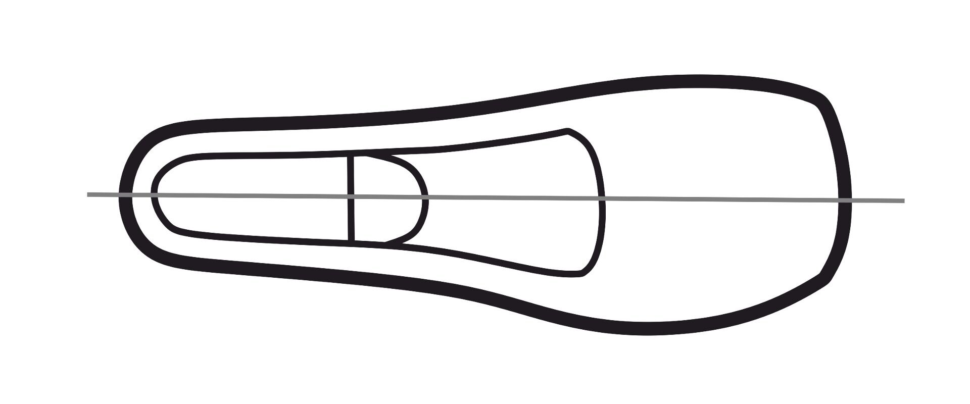 Grafika przedstawia schemat formy obuwniczej dziecięcej. Obrys stopy prawej z zaznaczoną osią biegnącą wzdłuż formy. Obrys stopy prawej i lewej. Obrys kopyta obuwniczego widziany z tyłu, z zaznaczoną osią pionową i wysuniętą stroną zewnętrzną. 