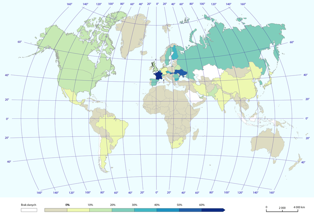 Ilustracja przedstawia mapę świata z udziałem energii w jądrowej w produkcji energii elektrycznej na świecie w dwa tysiące dwudziestym drugim roku. Na mapie jest naniesiona siatka południków i równoleżników co dwadzieścia stopni. U dołu legenda. Kolorami od beżowego przez odcienie zieleni do ciemnoniebieskiego oznaczono procentowy udział energii jądrowej w produkcji energii od zera do powyżej sześćdziesięciu procent. Największy udział we Francji, Słowacji, Ukrainie. 