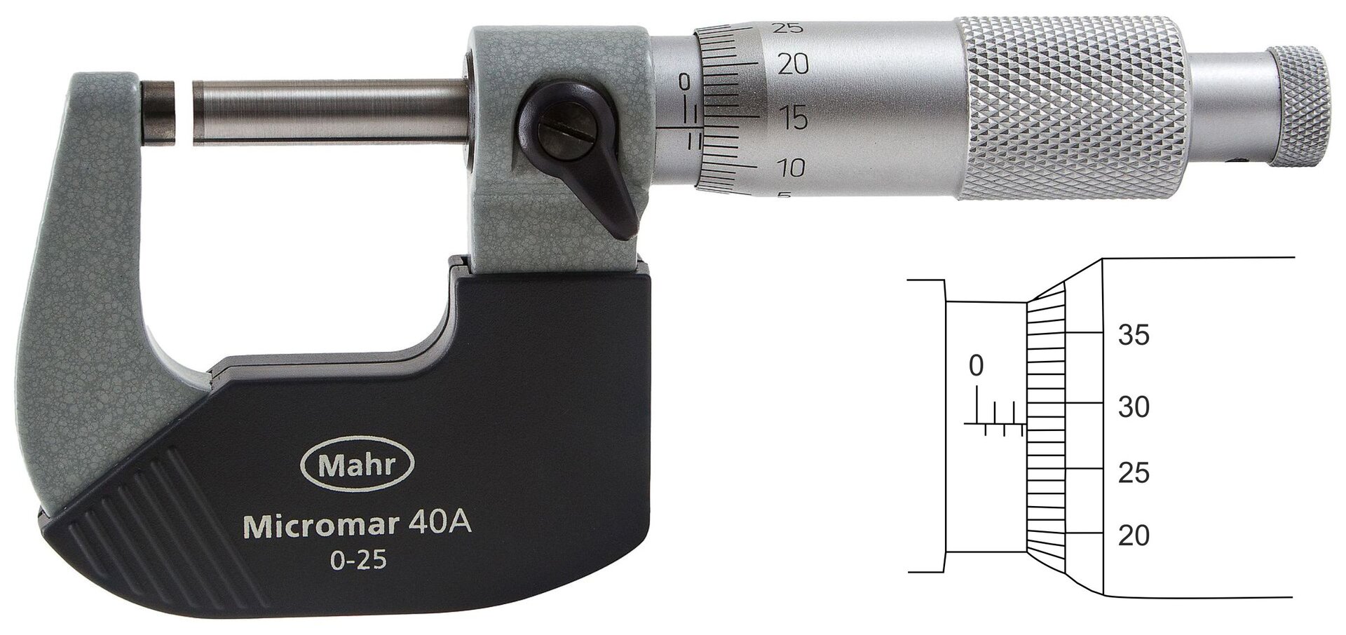 Rys. 5. Na ilustracji widoczne jest zdjęcie nieco rozkręconej śruby mikrometrycznej. Szczęki śruby skierowane są ku górze. Po prawej stronie na górze ilustracji widać noniusze suwmiarki. Noniusze umieszczone są na skrętnej śrubie służącej do rozkręcania i skręcania śruby mikrometrycznej. Poniżej śruby z noniuszami po prawej stronie ilustracji widoczny jest schemat noniuszy. Widoczne są trzy skale. Po lewej stronie u góry czarnej poziomej linii znajduje się noniusz z podziałką co jeden milimetr. U dołu poziomej, czarnej linii znajduje się noniusz z podziałką co jeden milimetra ale przesunięty w stosunku do górnego o pół milimetra. Z górnego noniusza odczytywane są wymiary z dokładnością do jednego, pełnego milimetra. Z dolnego odczytywane są wartości z dokładnością do połowy milimetra. Po prawej stronie znajduje się noniusz obrotowy. Jeden obrót śruby odpowiada zmianie rozstawu szczęk śruby mikrometrycznej o pół milimetra. Każdy obrót podzielony jest na pięćdziesiąt równych części, a zatem pół milimetra podzielone jest na pięćdziesiąt części. Definiuje to precyzję śruby mikrometrycznej jako jedna pięćdziesiąta z połowy milimetra, czyli jedna setna milimetra.
