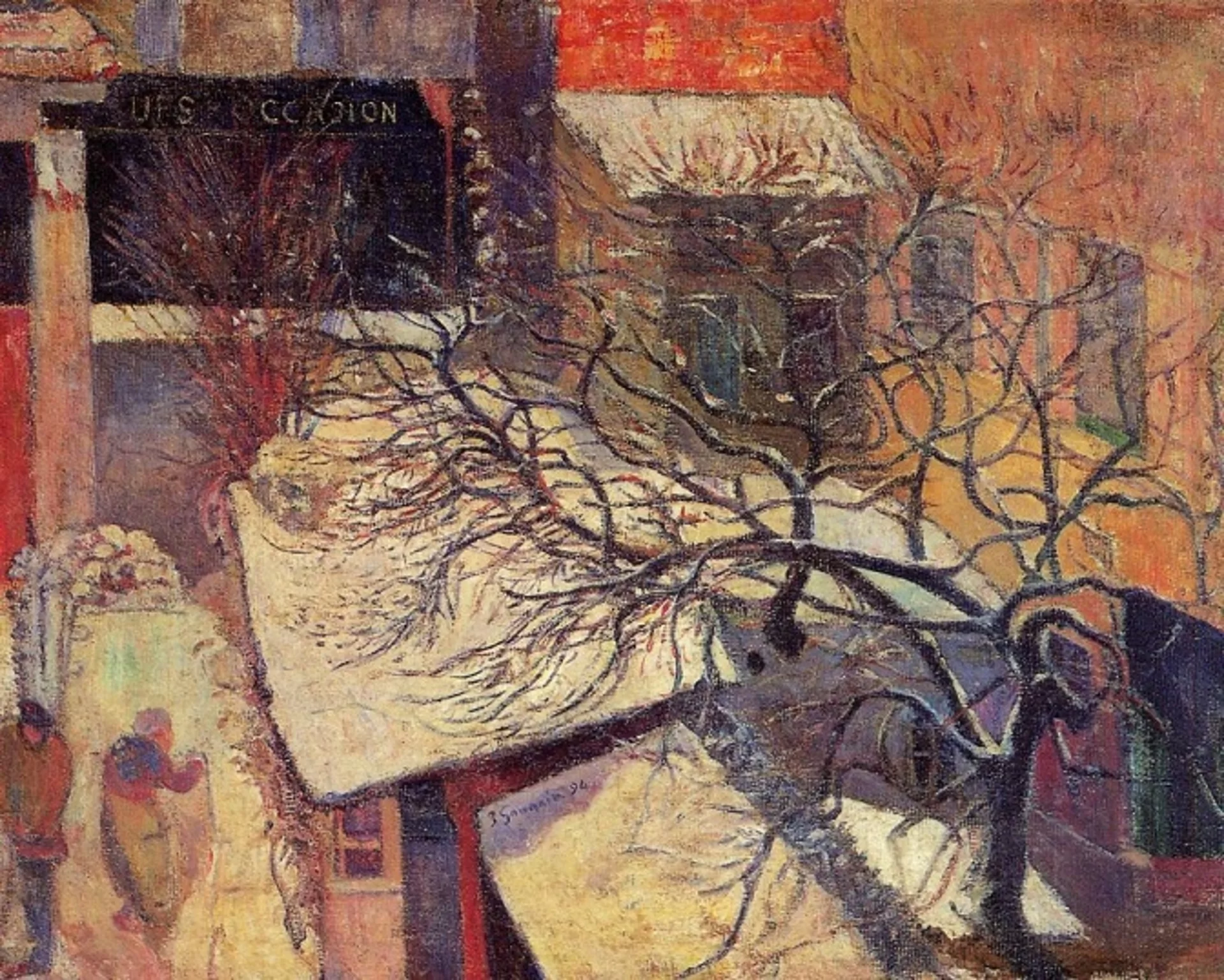 Ilustracja przedstawia obraz olejny „Paryż w śniegu”, autorstwa Paula Gauguina. Artysta, przy pomocy szerokich pociągnięć pędzla namalował pejzaż miejski z zaśnieżonymi dachami budynków oraz nagim drzewem o wywijanych konarach na pierwszym planie. Otwarta kompozycja ukazuje widok z góry na podwórze otoczone kamienicami. Po prawej stronie dominuje pomarańczowo‑żółta ściana z dwoma oknami. Środek płótna zajmują dwa ośnieżone dachy domów. Z lewej strony artysta namalował postać mężczyzny w brązowej marynarce, niebieskich spodniach i ciemnej czapce, obok niego idzie o lasce zgarbiona staruszka o siwych włosach. Kobieta ubrana jest w zielono‑żółtą spódnicę i czerwoną bluzkę. Na ramiona zarzuconą ma granatową, wzorzystą chustę. W tle podwórza znajduje się namalowany długimi, cienkimi pociągnięciami pędzla, czerwony bezlistny krzew. Za szaro‑niebieskim murem, przy pomocy prostych czarnych, niebiesko‑fioletowych i beżowych płaszczyzn został ukazany fragment miasta. Malarz, przy pomocy ciepłej tonacji kolorów, oranżów, żółci i czerwieni ukazał oświetlone słońcem elementy elewacji budynków. Również śnieg iskrzy się biało‑żółto‑oranżowymi plamkami światła. Bezlistne drzewo i cienie zostały namalowane chłodnymi barwami. Artysta nie skupia się na wiernym odzwierciedleniu natury. Nie dba o detal. Obraz ma charakter notatki, gdzie twórca przy pomocy czystych kolorów i szybkich pociągnięć pędzla chce oddać swoje emocje w stosunku do zastanego pejzażu.
