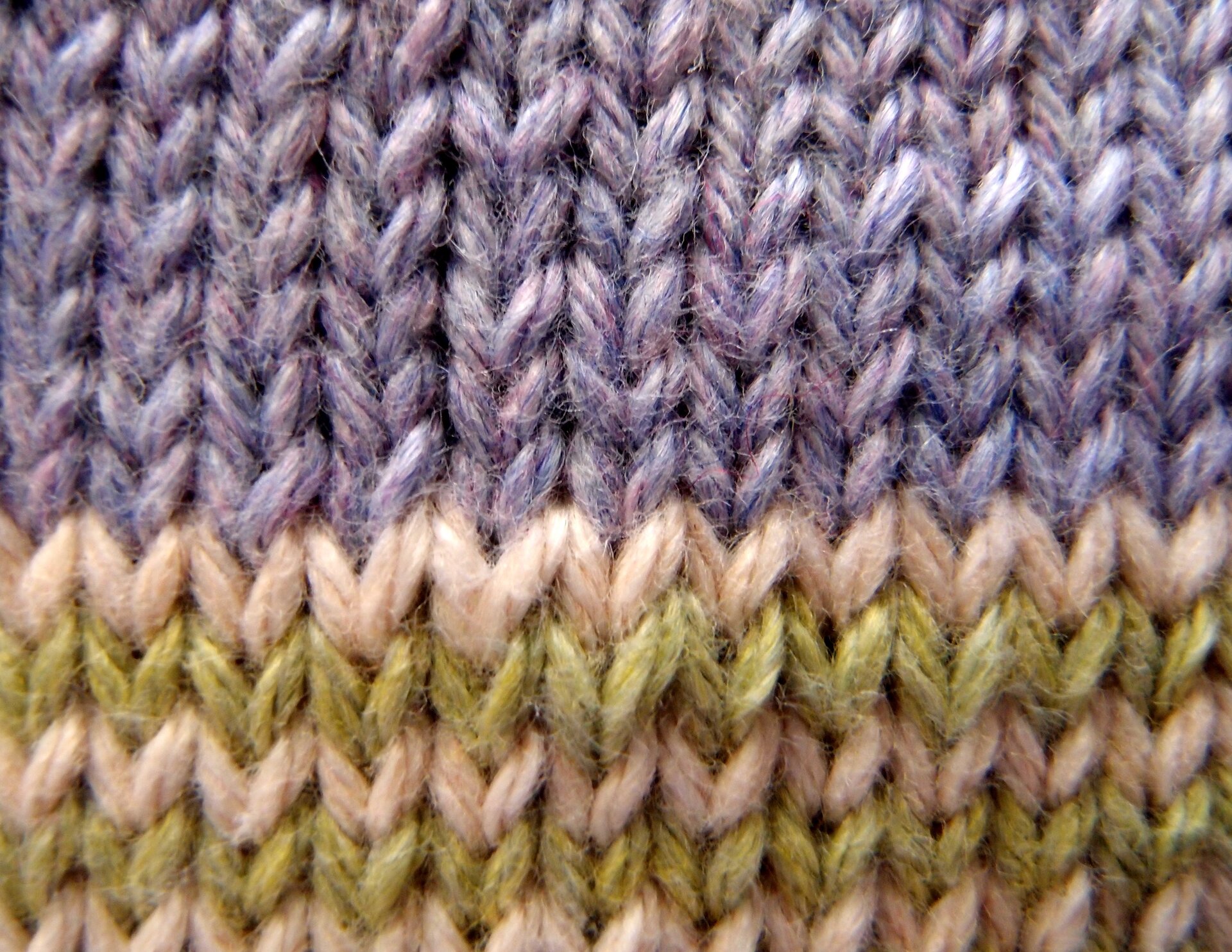 Zdjęcie przedstawia kolorową dzianinę jersey.Nagranie tożsame z treścią.