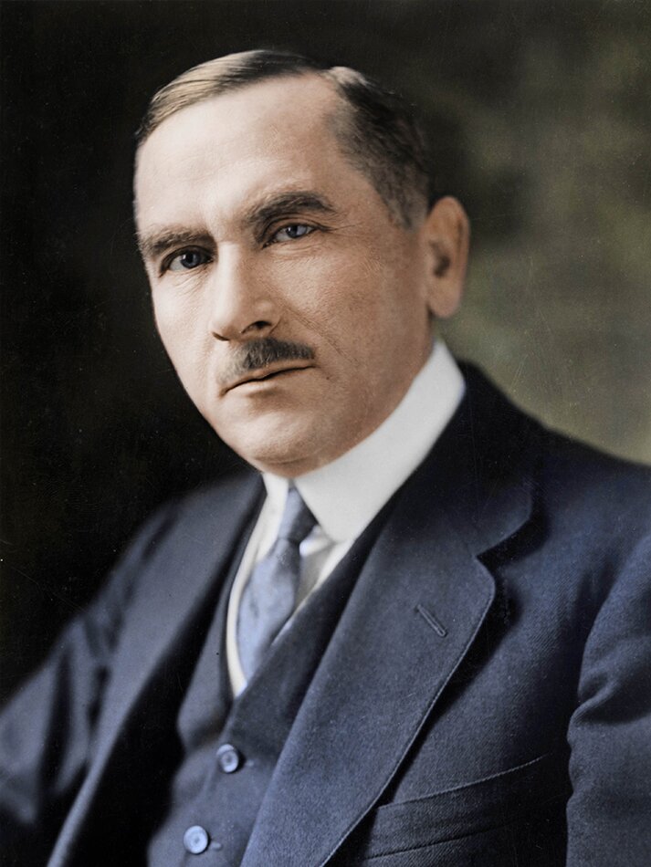 Fotografia barwna przedstawiająca portret Romana Dmowskiego.