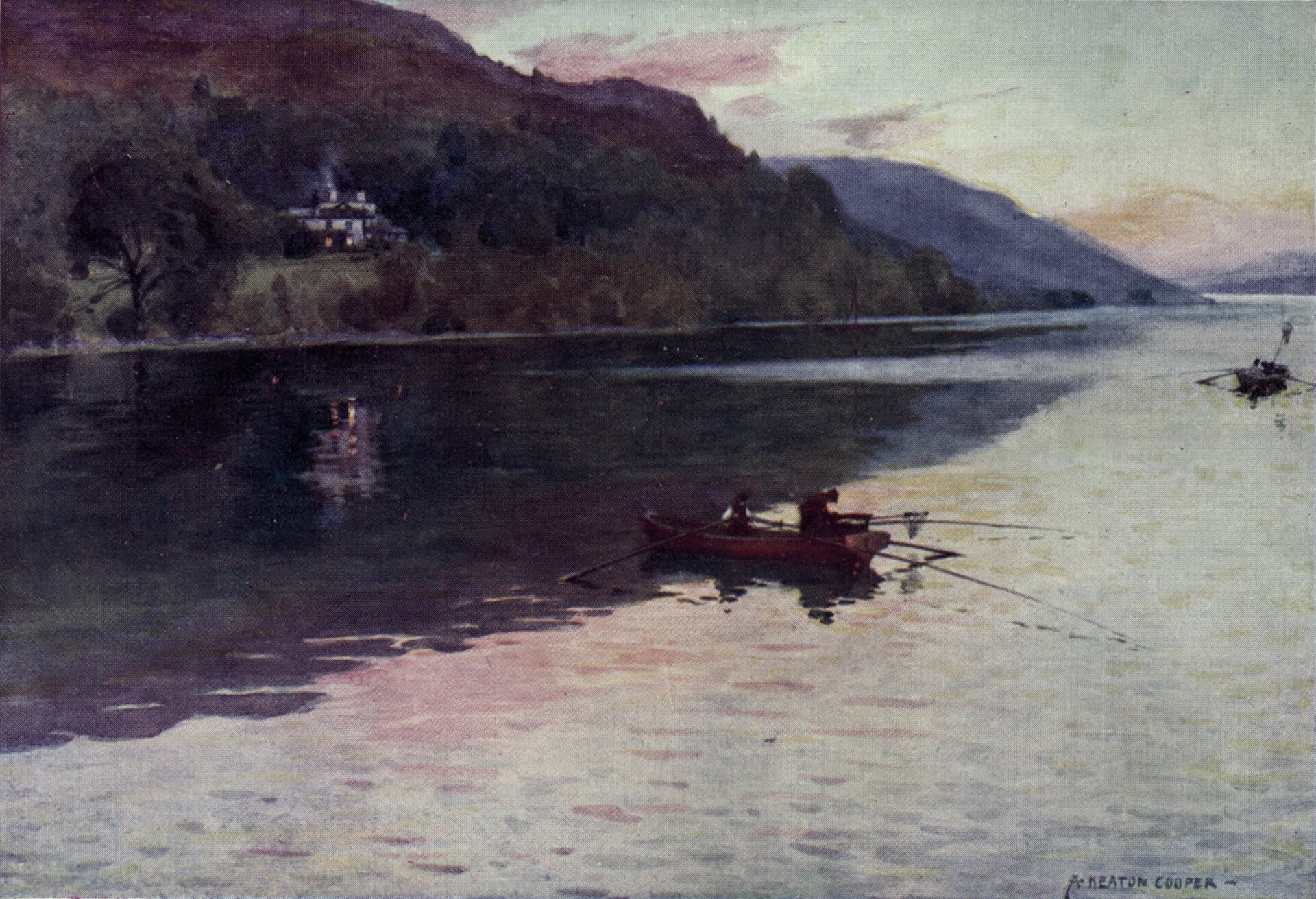 Ilustracja przedstawia jezioro i dwie łodzie wiosłowe z wędkującymi postaciami. Na drugim brzegu wzgórza.