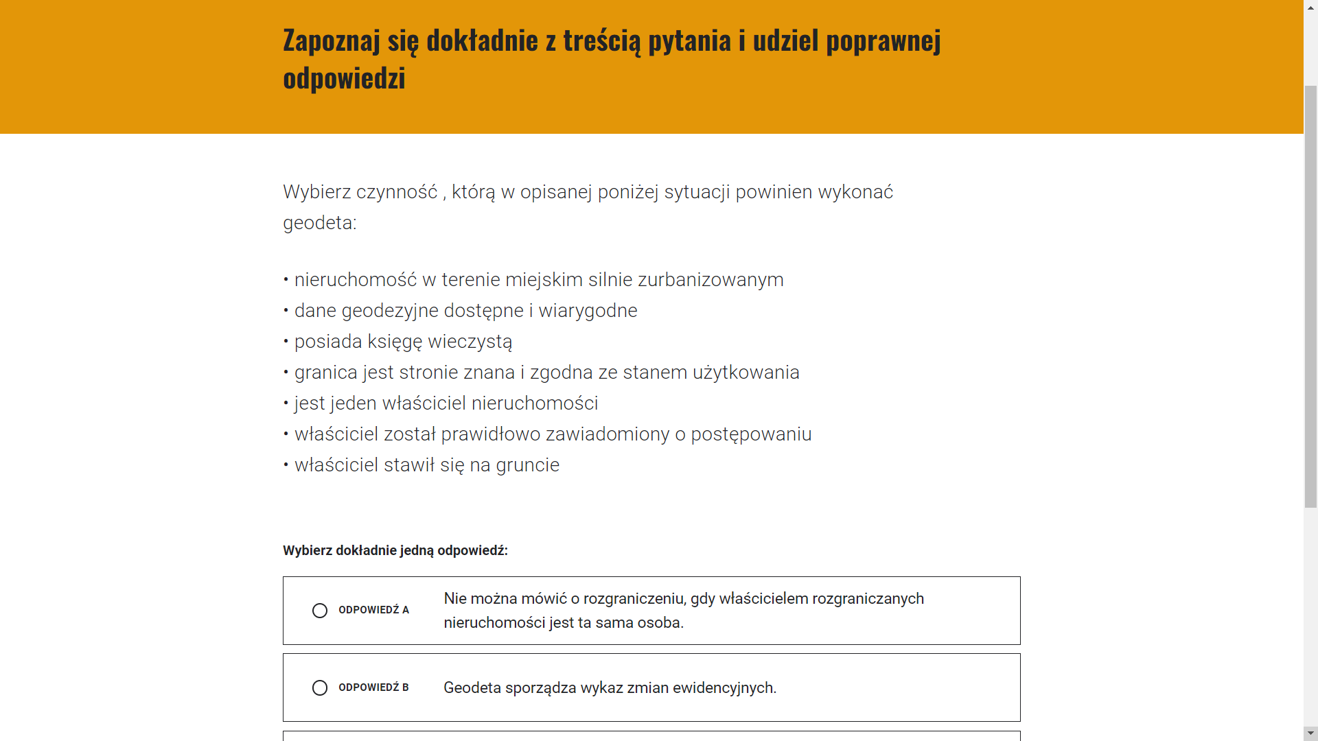 Grafika przedstawia przykładowy ekran gry z zadaniem. Na samej górze widnieje polecenie: „Zapoznaj się dokładnie z treścią pytania i udziel poprawnej odpowiedzi”. Poniżej znajduje się polecenie, a pod nim ramki z odpowiedziami i okienkiem umożliwiającym zaznaczenie wybranej odpowiedzi. 