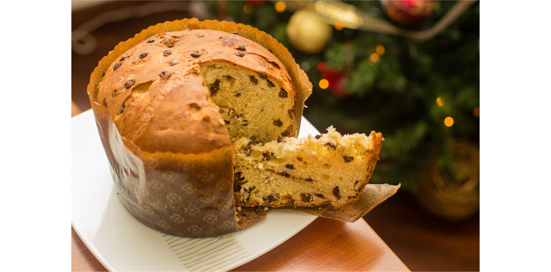 Zdjęcie przedstawia tradycyjną babkę Panettone pochodzącą z Mediolanu, którą spożywa się w okresie świąt Bożego Narodzenia.