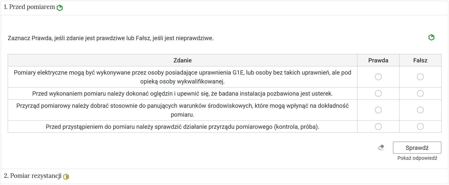 Grafika przedstawia przykładowy widok zadania. Pod pytaniem znajduje się trójkolumnowa tabela. W tabeli znajdują się zdania. Ćwiczenie polega na oznaczeniu czy zdanie jest prawdziwe, czy fałszywe, oznaczając właściwe komórki. Pod spodem uczeń może za pomocą przycisku "Sprawdź" zobaczyć, czy poprawnie rozwiązał ćwiczenie. Poniżej przycisku Sprawdź znajduje się podgląd właściwego rozwiązania. Jeśli uczeń zna odpowiedź, może kliknąć "Pokaż odpowiedź".