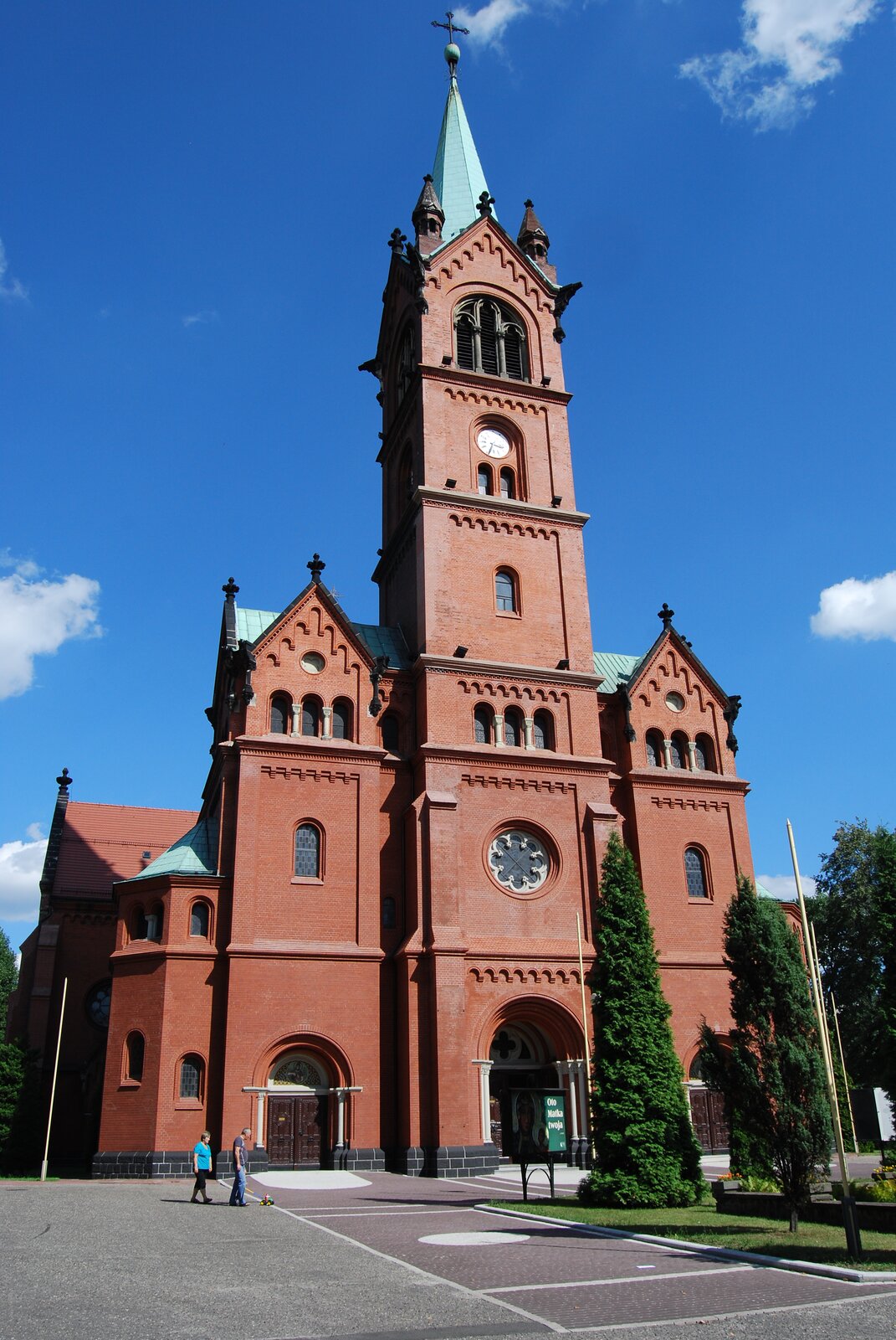 Neoromański kościół św. Anny, wzniesiony 1897-1900 Źródło: KristofferS, Neoromański kościół św. Anny, wzniesiony 1897-1900, 2012, licencja: CC BY-SA 3.0.