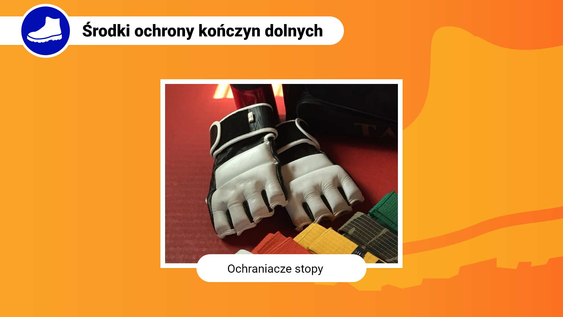 Zdjęcie w ramce z podpisem: ochraniacze stopy. Przedstawia parę ochraniaczy na stopy z wyciętymi palcami i opaskami do zapięcia.