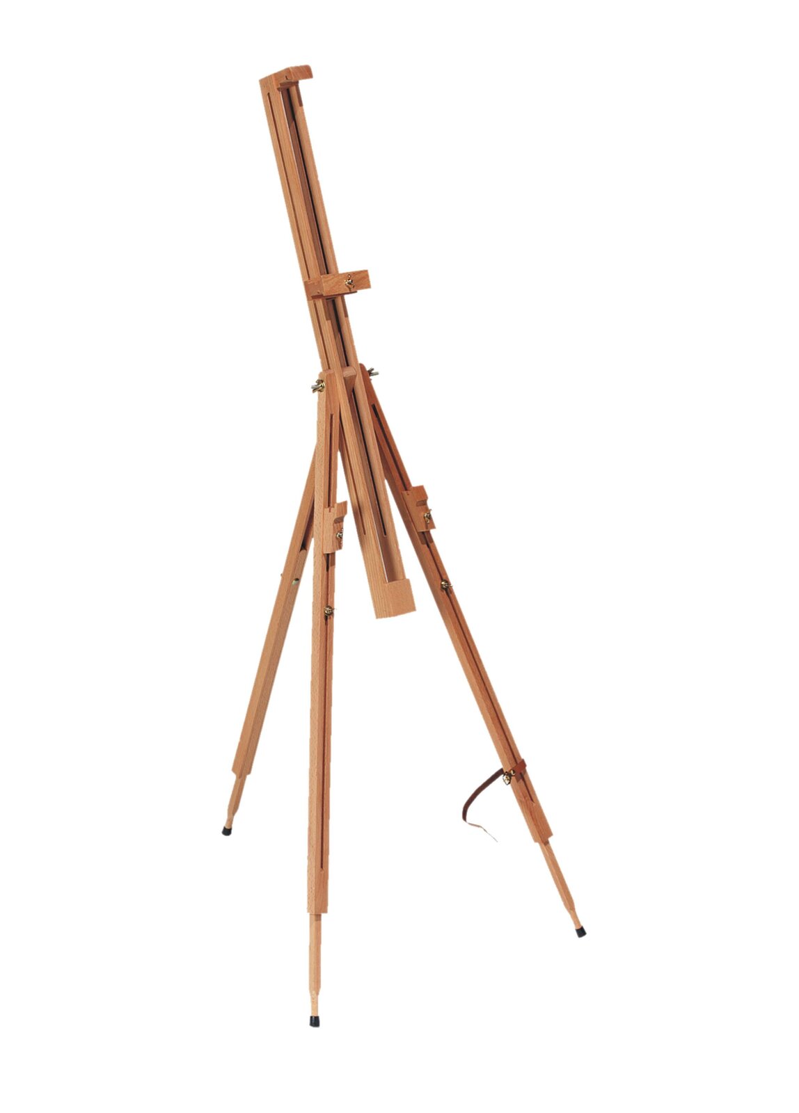 Fotografia przedstawia widok na sztalugę plenerową składaną, która została wykonana z ciemnego drewna. Przyrząd ma trzy nogi, do których został przymocowany stelaż na płótno. Elementy drewniane są ze sobą połączone metalowymi śrubkami.