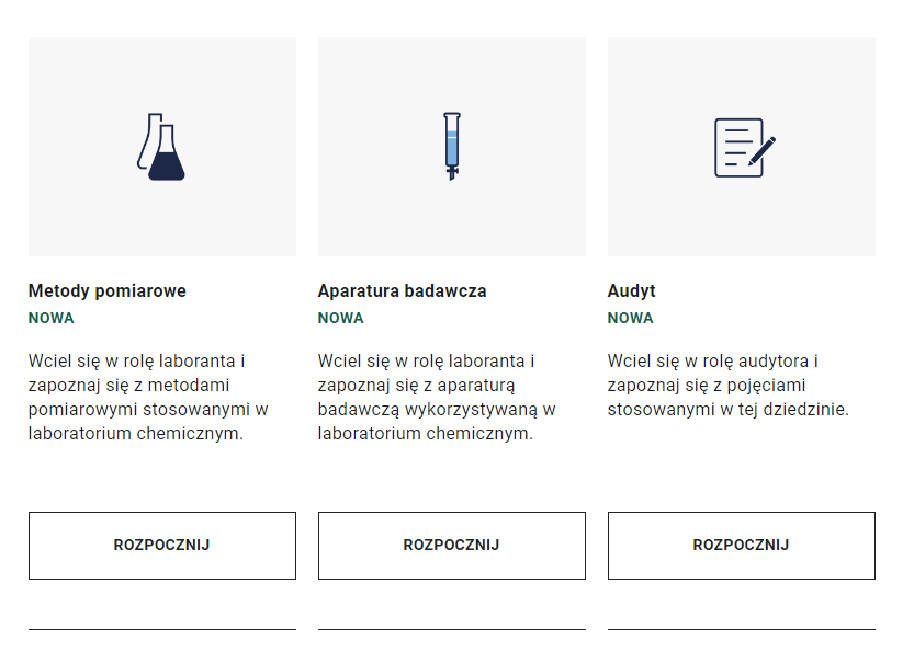 Ilustracja przedstawia ekran z wyborem misji. Jest on podzielony na trzy obszary: metody pomiarowe, aparatura badawcza, audyt. Metody pomiarowe symbolizowane są ikoną dwóch kolb. Pod nimi widnieje napis: Wciel się w rolę laboranta i zapoznaj się z metodami pomiarowymi stosowanymi w laboratorium chemicznym oraz przycisk „Rozpocznij”. Aparatura badawcza symbolizowana jest ikoną urządzenia pomiarowego. Pod nimi widnieje napis: Wciel się w rolę laboranta i zapoznaj się z aparaturą badawczą wykorzystywaną w laboratorium chemicznym oraz przycisk „Rozpocznij”. Audyt symbolizowany jest ikoną kartki i długopisu. Pod nimi widnieje napis: Wciel się w rolę audytora i zapoznaj się z pojęciami stosowanymi w tej dziedzinie oraz przycisk „Rozpocznij”. 